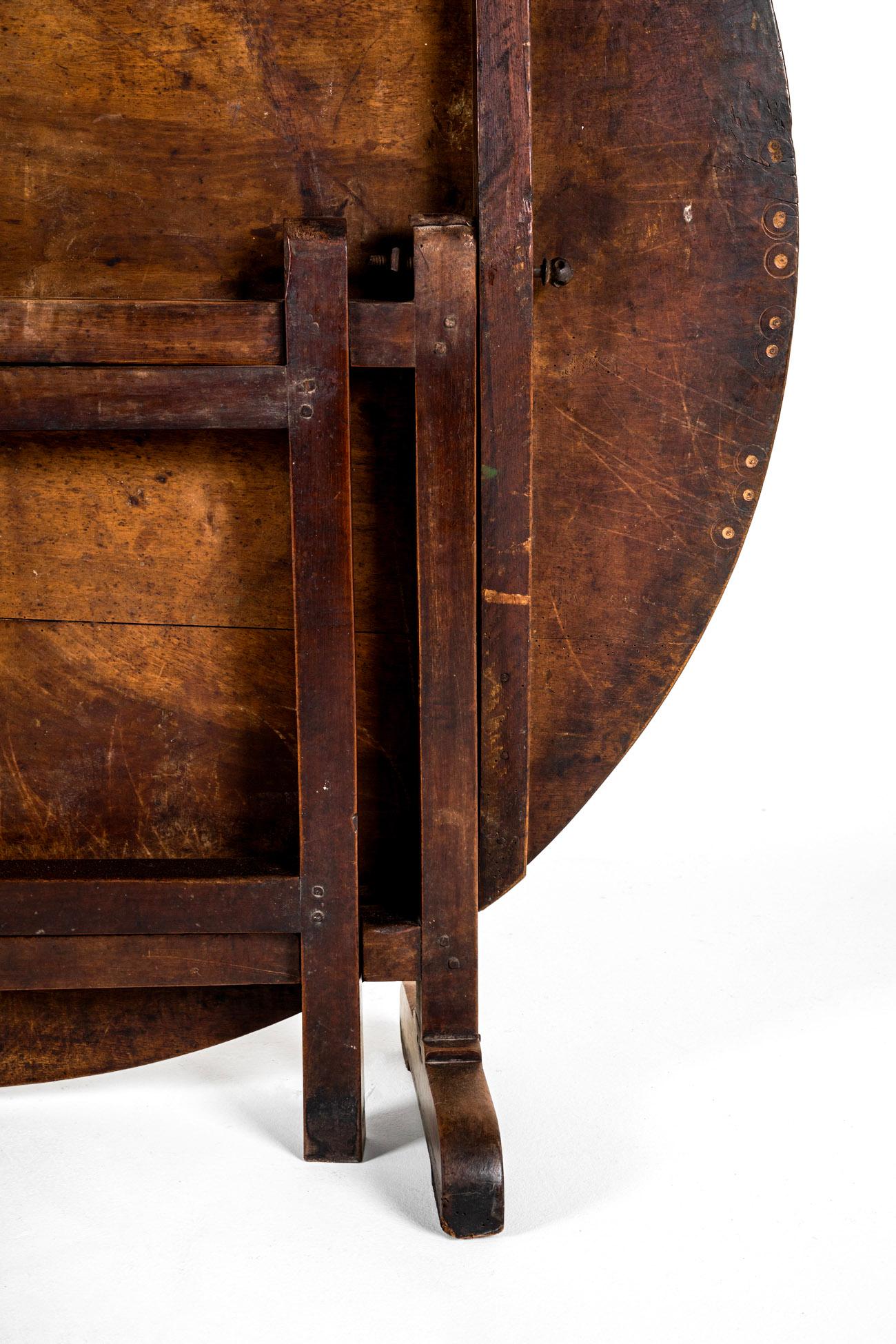 Grande table de vendange en noyer du XIXe siècle en vente 2