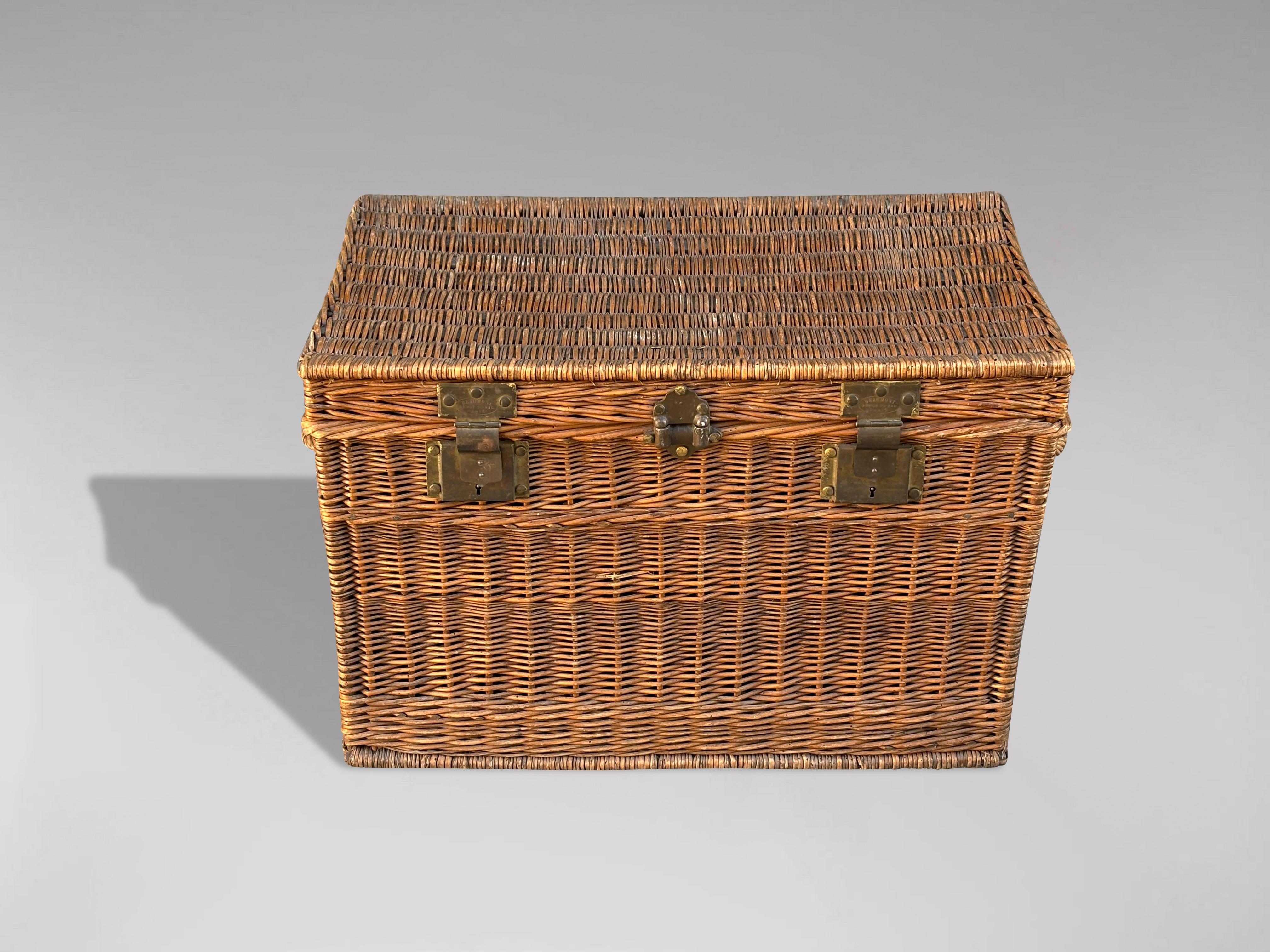 French Provincial Large 19th Century French Wicker Storage Laundry Basket, 