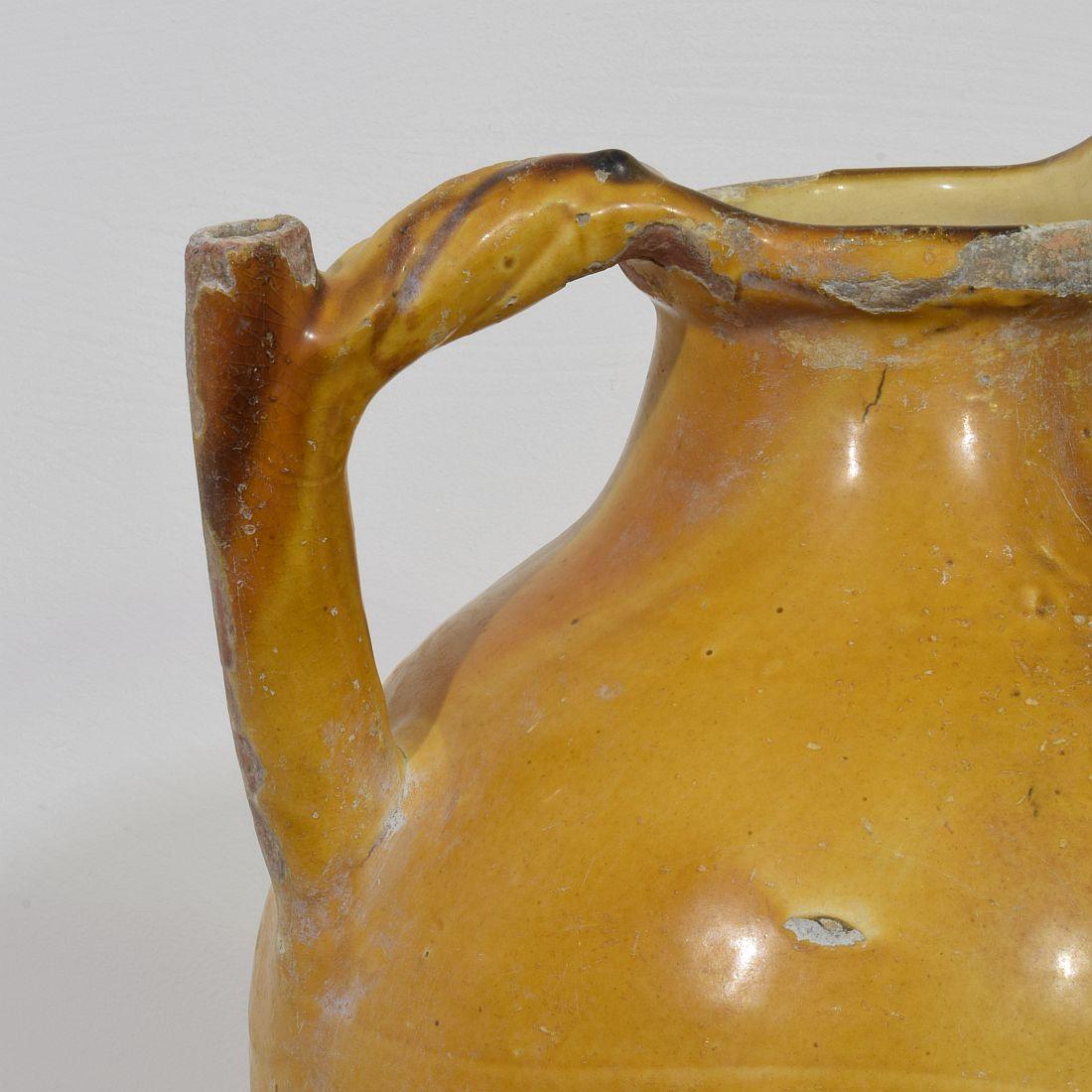 Terre cuite Grande cruche ou cruche à eau en terre cuite émaillée jaune du 19ème siècle « Orjol » (Orjol)