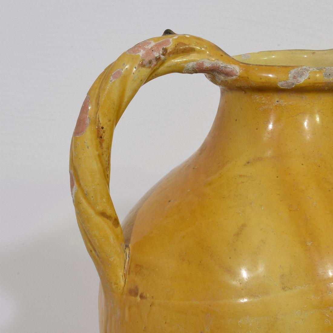 Grande cruche ou cruche à eau en terre cuite émaillée jaune du 19ème siècle « Orjol » (Orjol) 1