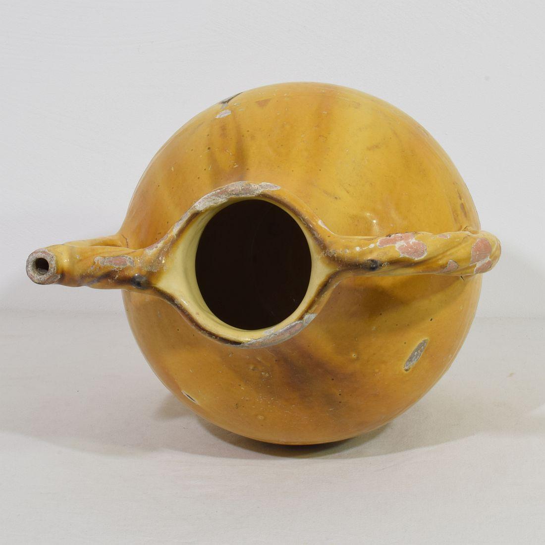 Grande cruche ou cruche à eau en terre cuite émaillée jaune du 19ème siècle « Orjol » (Orjol) 3