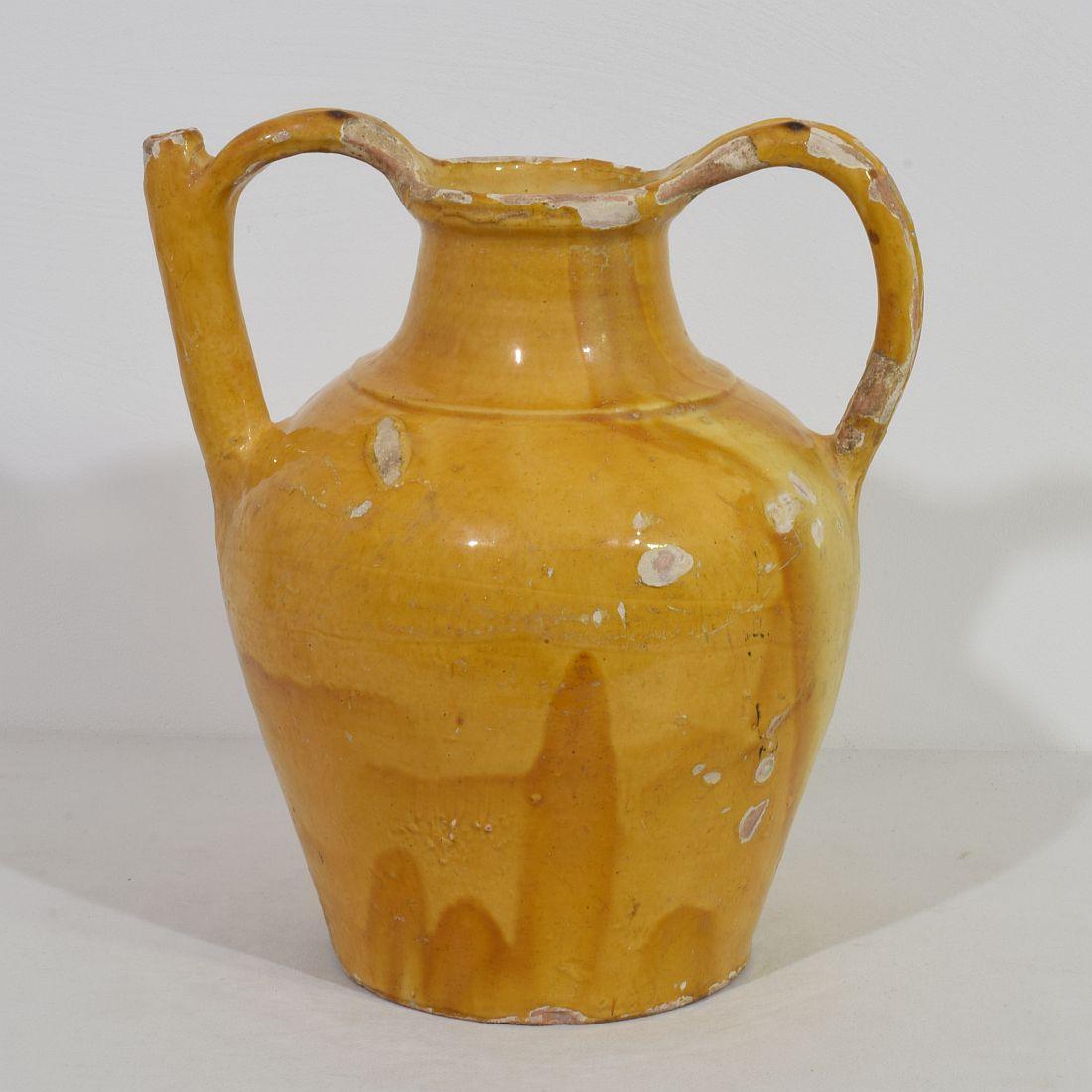 Großer französischer gelb glasierter Terrakotta-Krug oder Wasserkrug aus dem 19. Jahrhundert, „Orjol“ im Zustand „Gut“ im Angebot in Buisson, FR