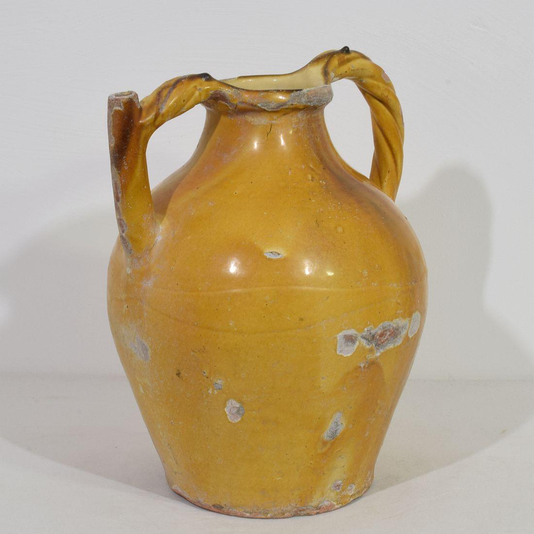 Vernissé Grande cruche ou cruche à eau en terre cuite émaillée jaune du 19ème siècle « Orjol » (Orjol)