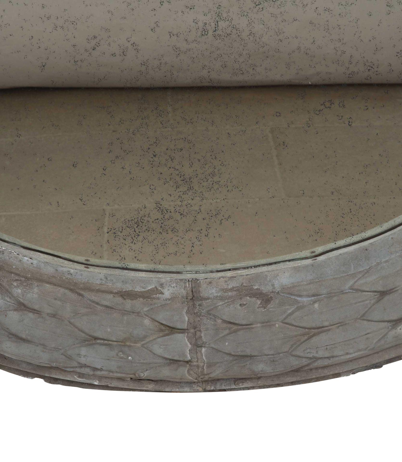 Zinco Grande specchio francese del XIX secolo con corona di alloro in zinco in vendita