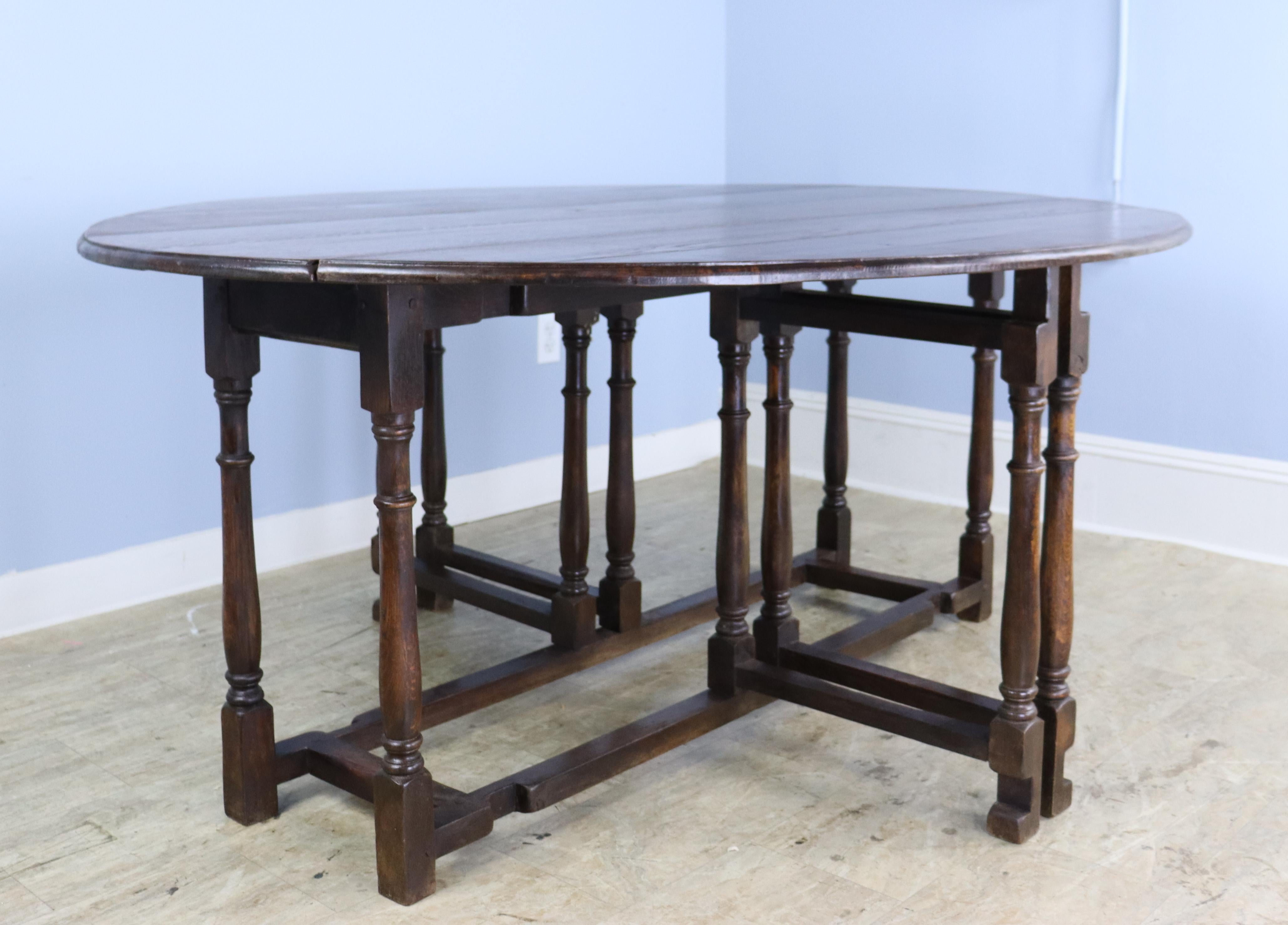 Large 19th Century Gateleg/Sofa Table in English Oak In Good Condition For Sale In Port Chester, NY