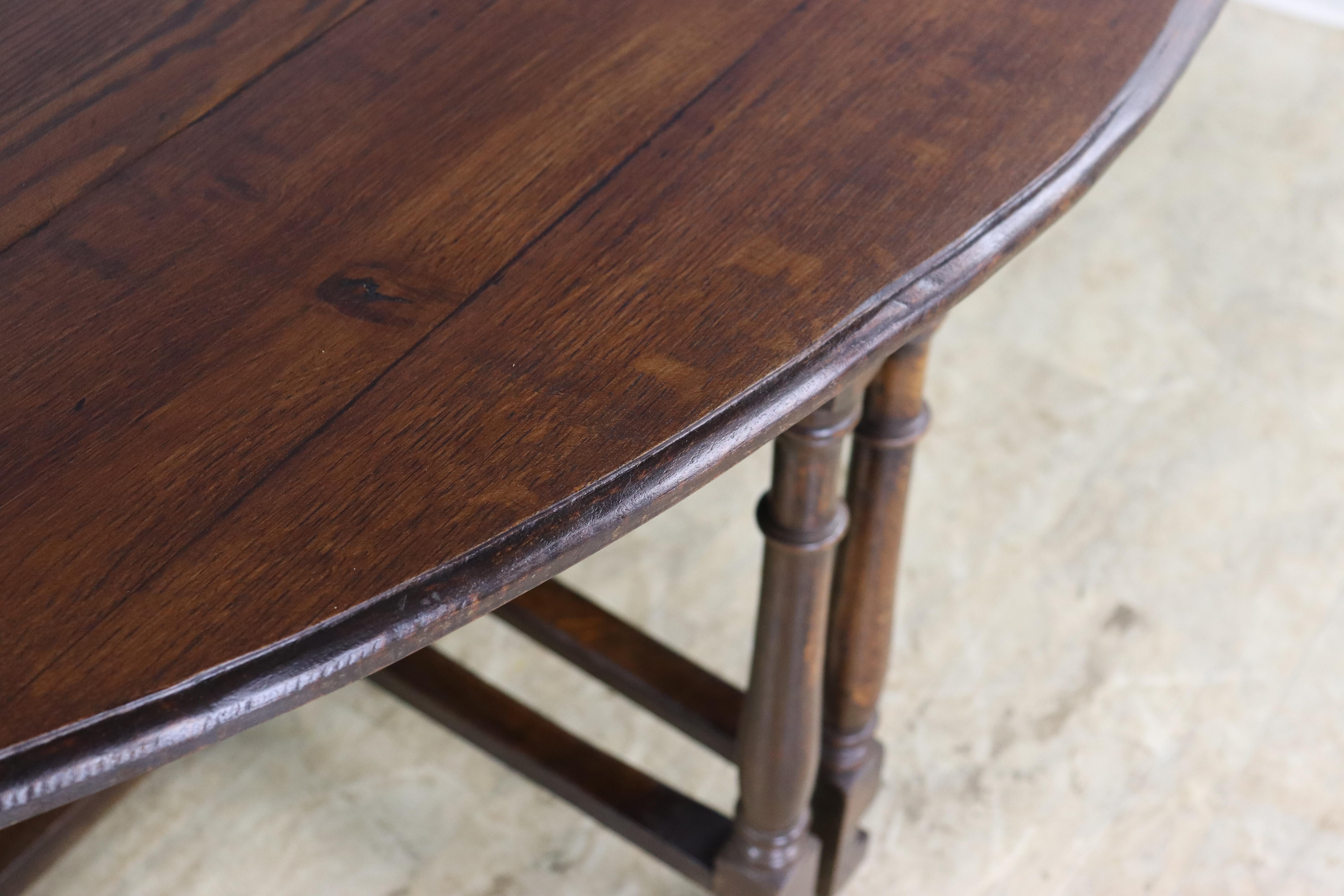 Large 19th Century Gateleg/Sofa Table in English Oak For Sale 4