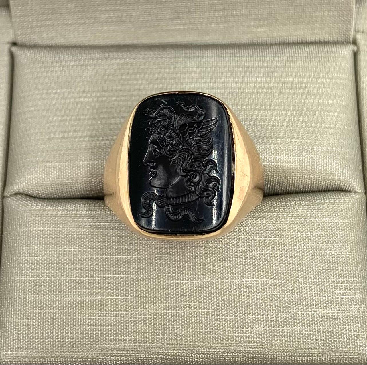 Mixed Cut Large 19th Century Georgian 14K Yellow Gold Onyx Intaglio Medusa Signet Ring For Sale