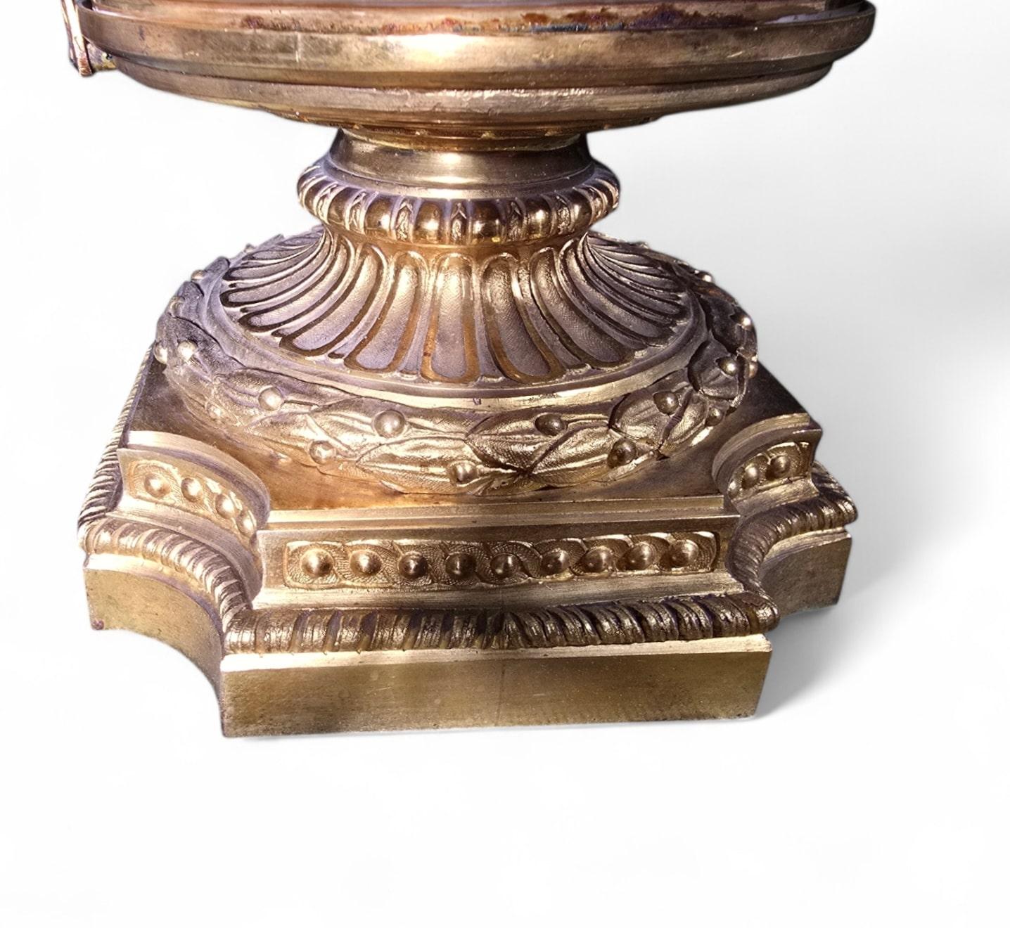 Grand centre de table en porcelaine allemande du XIXe siècle avec montures en bronze doré en vente 11
