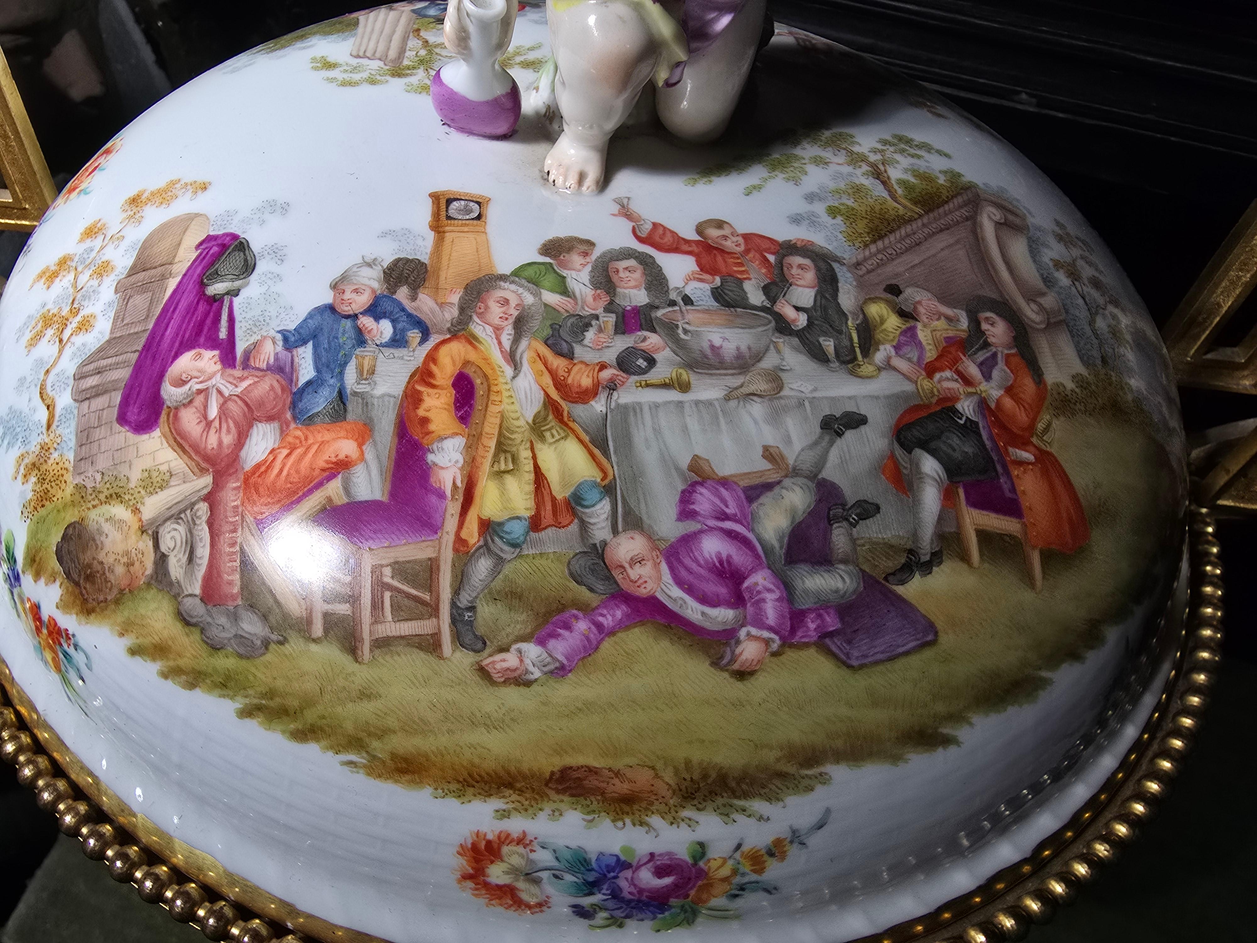 Grand centre de table en porcelaine allemande du XIXe siècle avec montures en bronze doré en vente 4