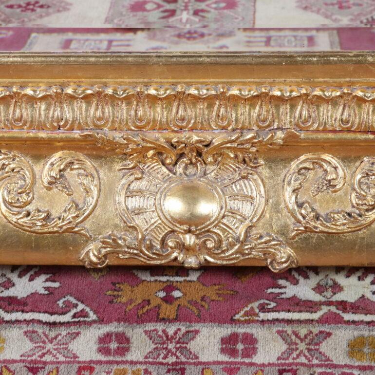  Großer vergoldeter geschnitzter Spiegel aus dem 19.  (19. Jahrhundert) im Angebot