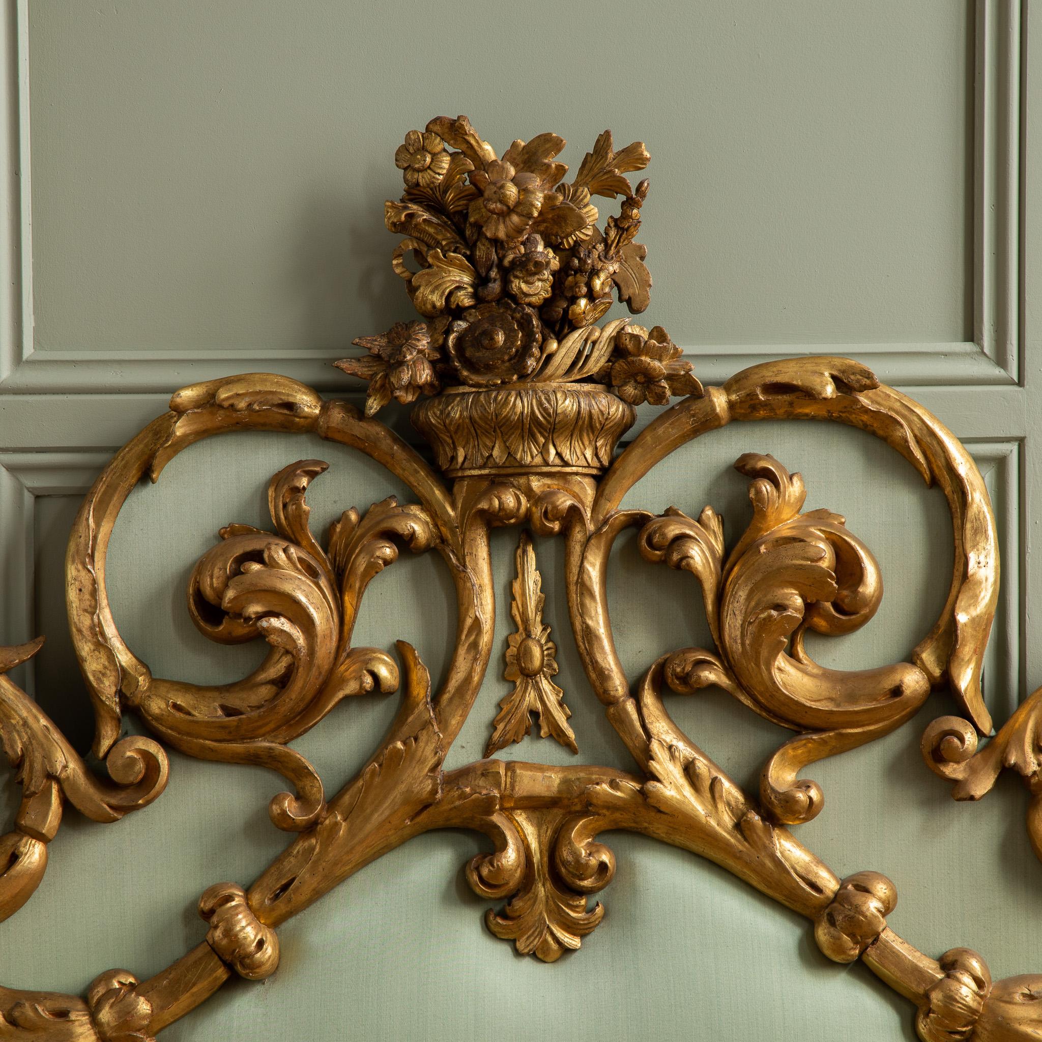 Large 19th Century Gilt wood Hand Carved Venetian Headboard In Rococo Style In Good Condition In London, Park Royal