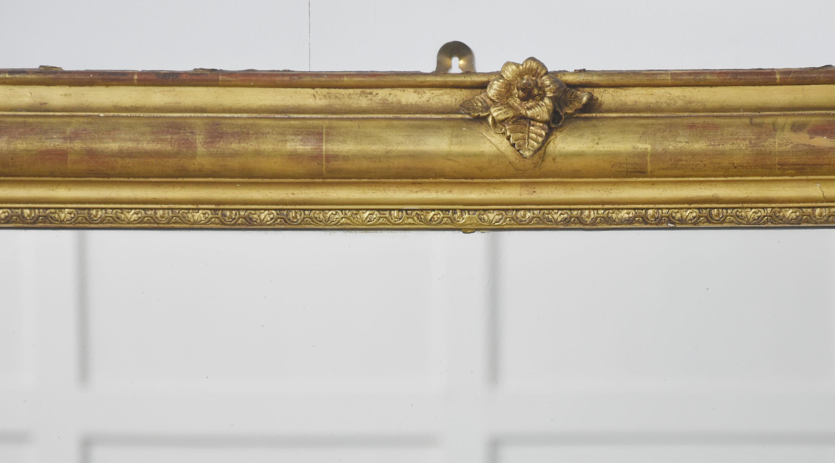 Gran espejo de pared de madera dorada del siglo XIX en venta 5