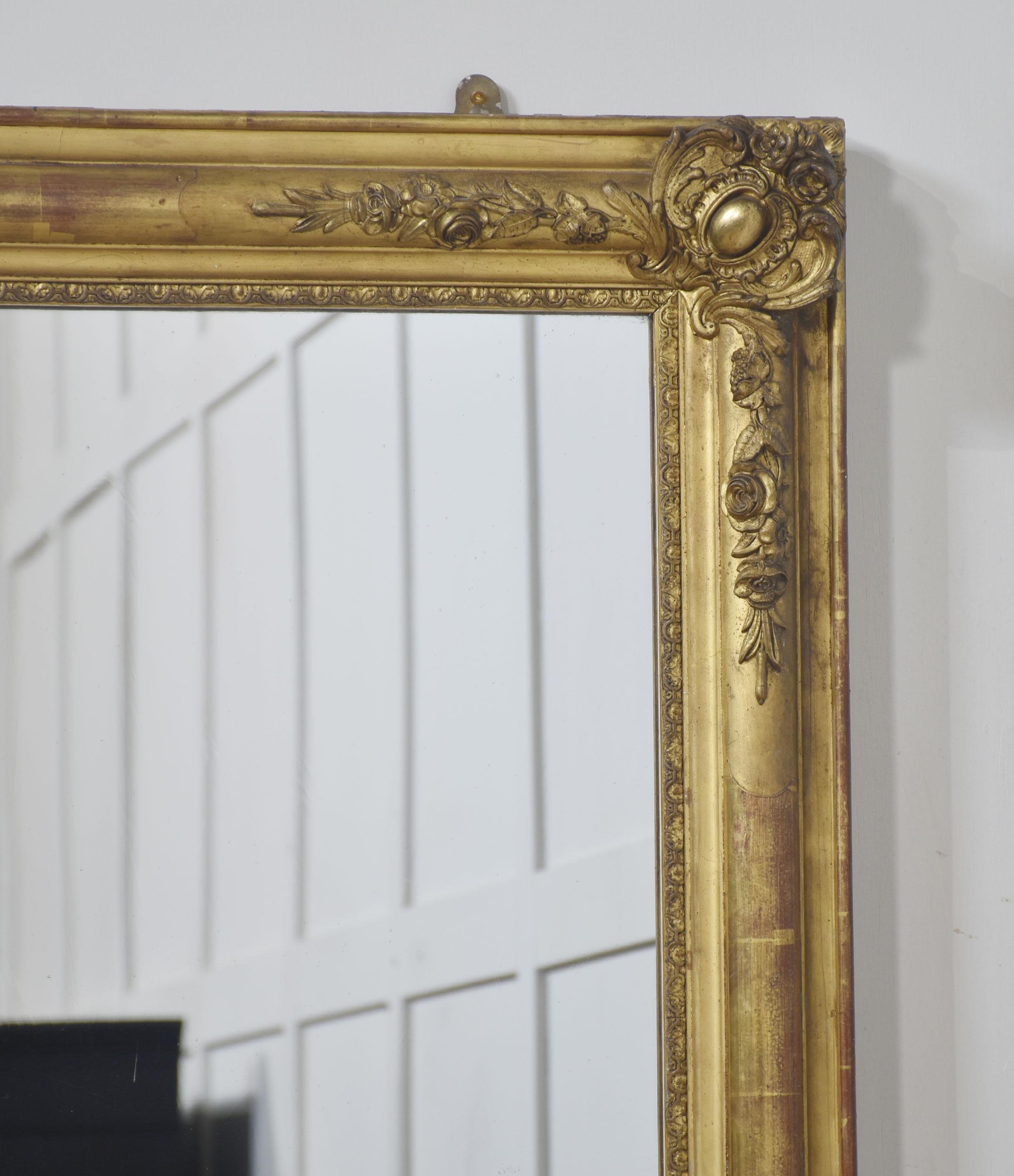Gran espejo de pared de madera dorada del siglo XIX en venta 3