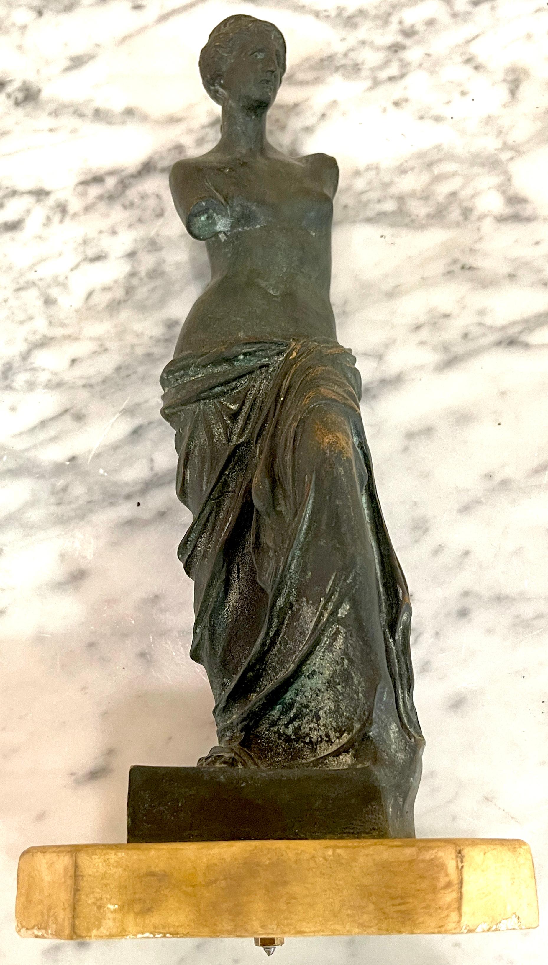 Grande colonna in marmo del Grand Tour del XIX secolo con Venere di Milo in vendita 8