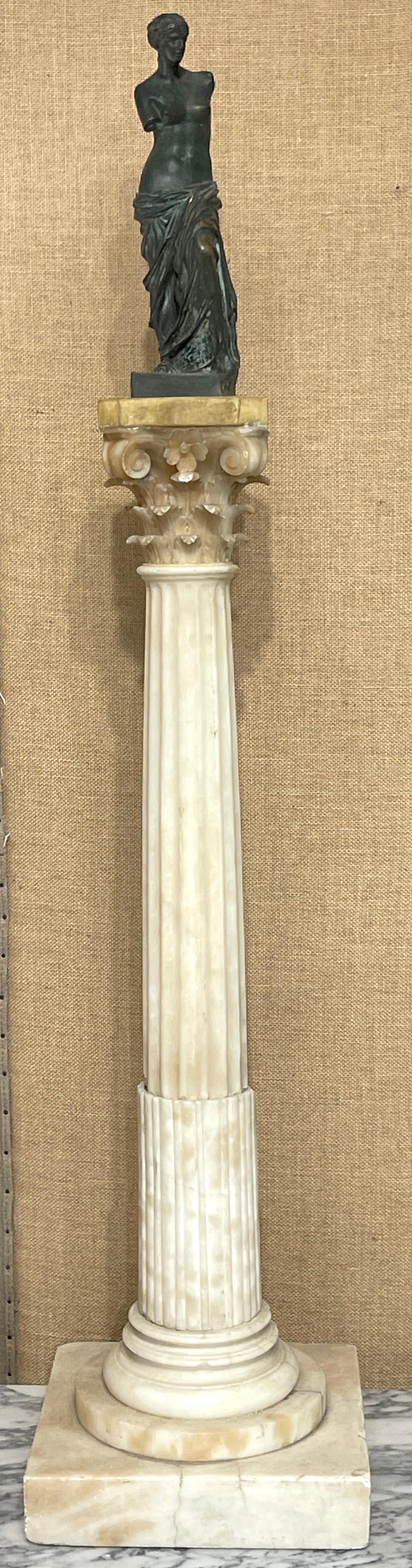 Grande colonna in marmo con Venere di Milo del Grand Tour del XIX secolo 
Francia, circa 1880 

Una magnifica colonna in marmo Grand Tour Venus de Milo del XIX secolo, proveniente dalla Francia, circa 1880. Questo esemplare raro e insolitamente