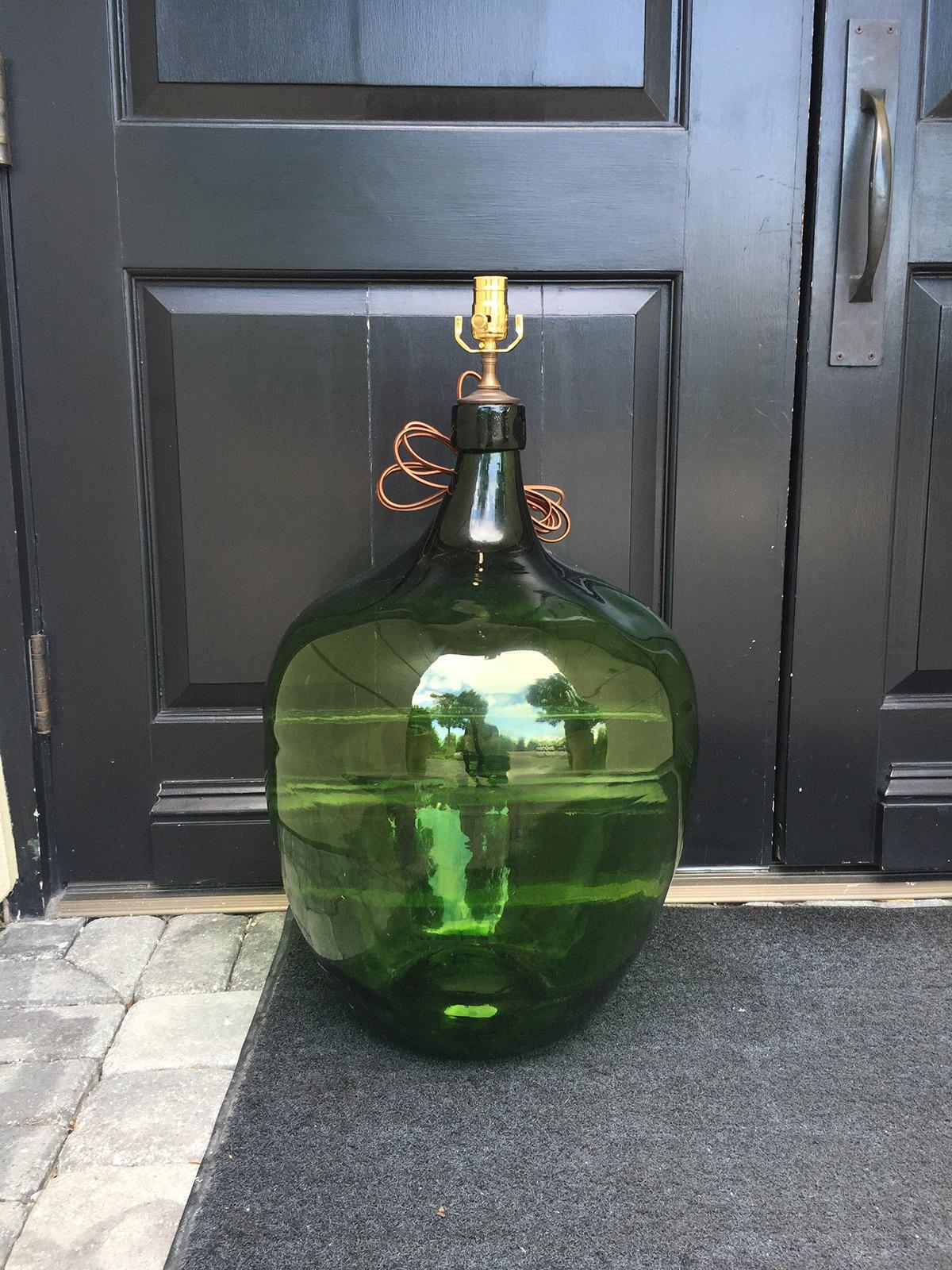 Großer grüner Glas-Jeroboam aus dem 19. Jahrhundert als Lampe
neue Verkabelung.