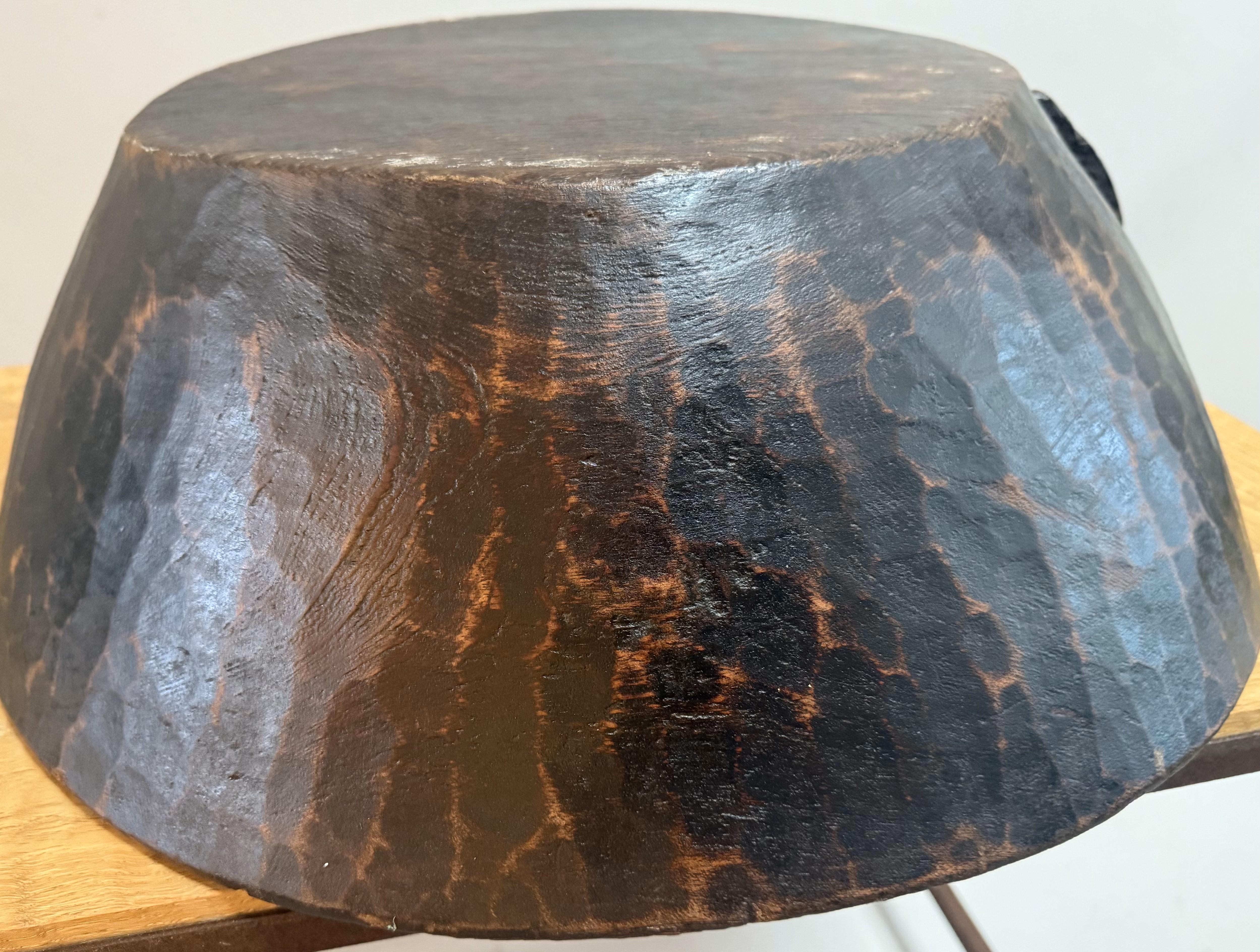 Large 19th Century Hand-Carved Chestnut Basin For Sale 5