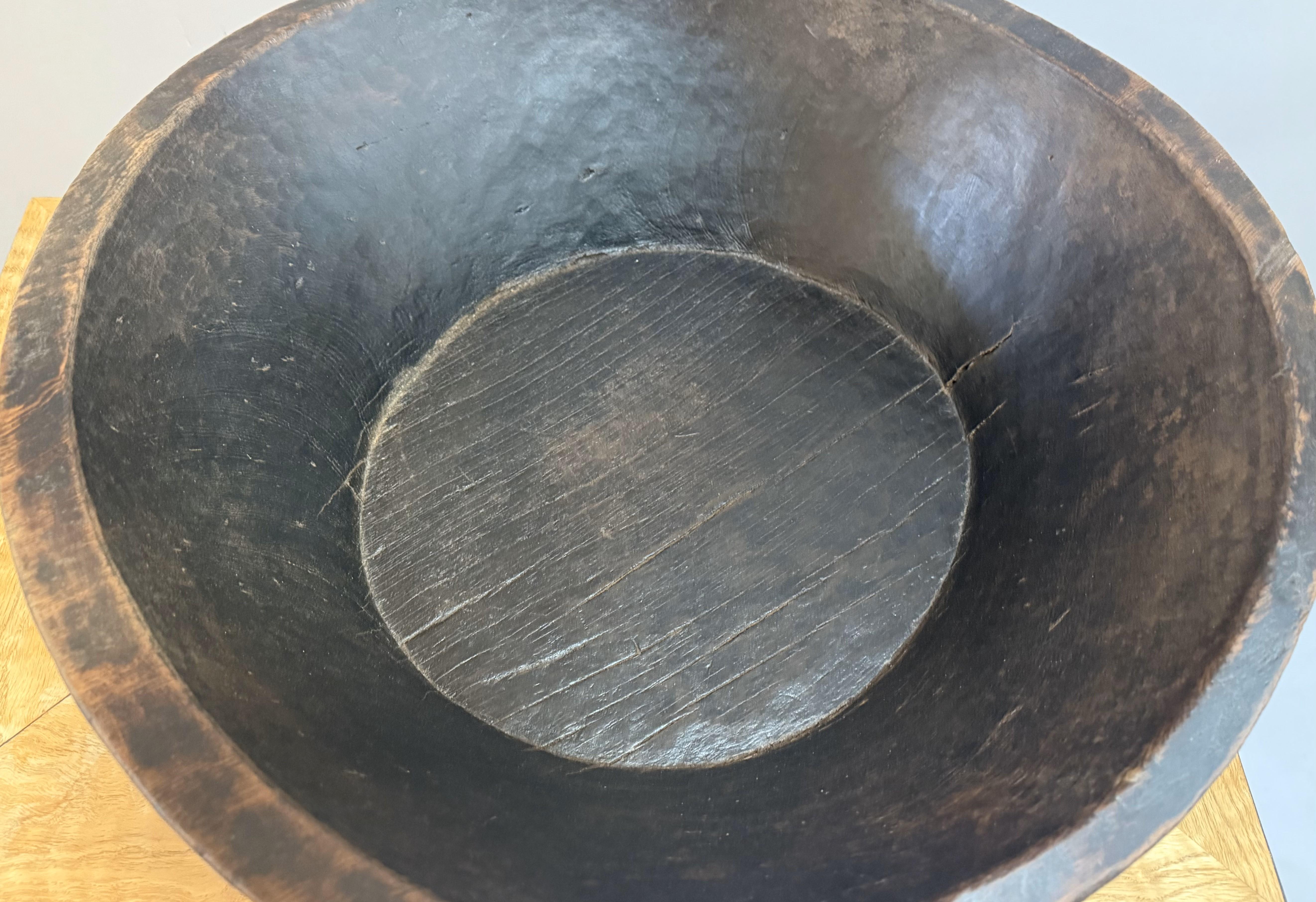 Rope Large 19th Century Hand-Carved Chestnut Basin For Sale