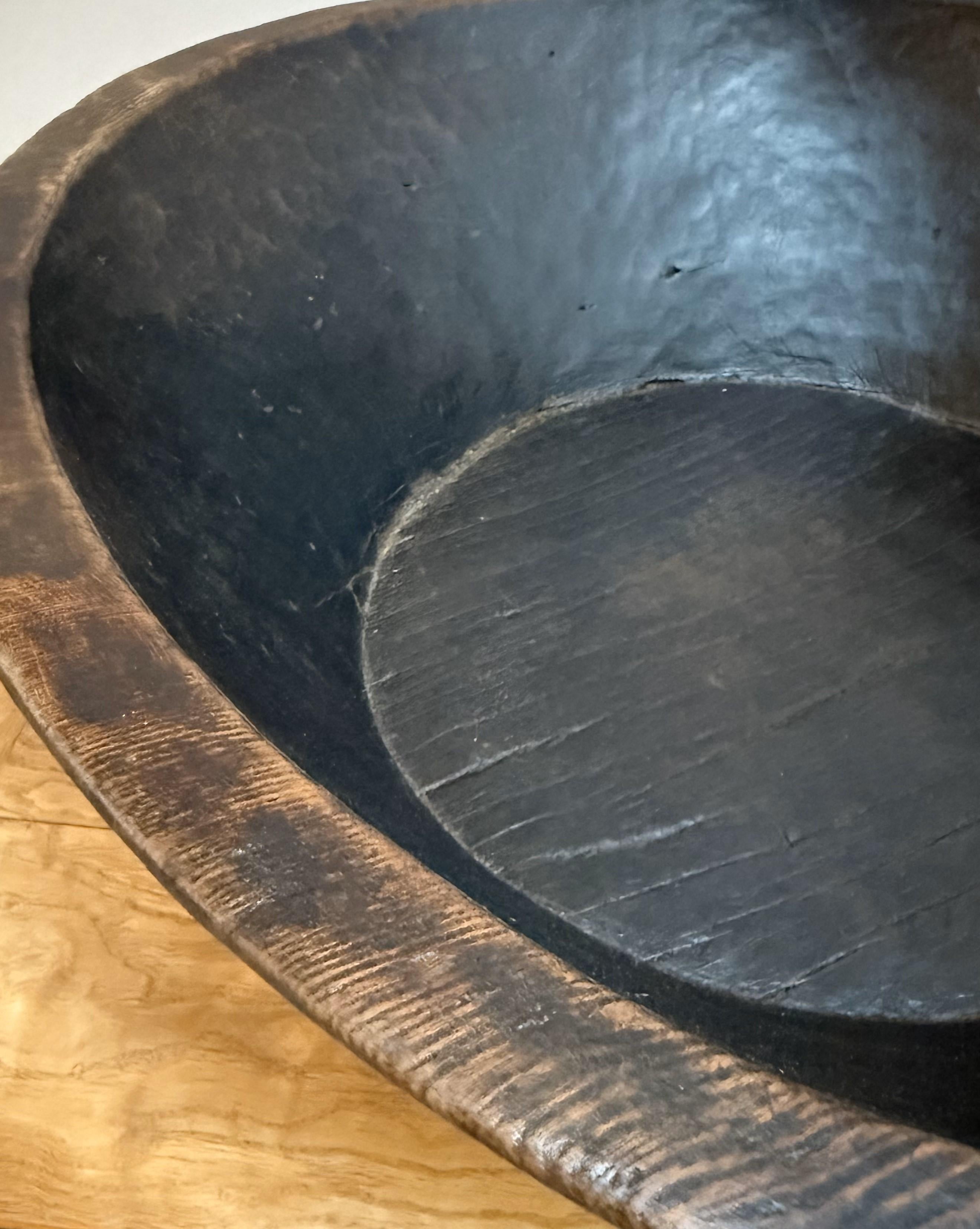 Large 19th Century Hand-Carved Chestnut Basin For Sale 1