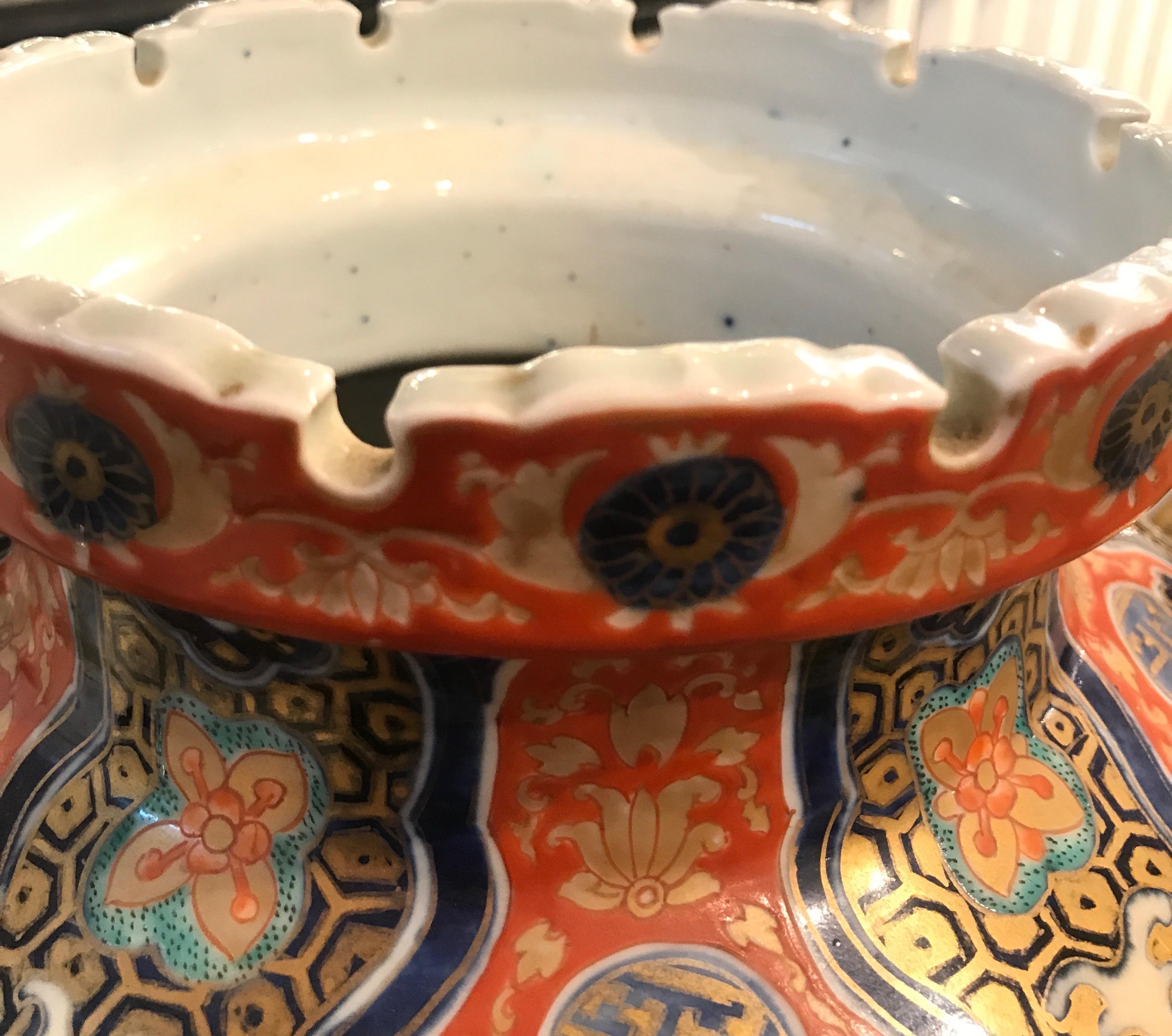 Large 19th Century Hand Painted Imari Porcelain Vase Meiji Period In Excellent Condition For Sale In Lambertville, NJ