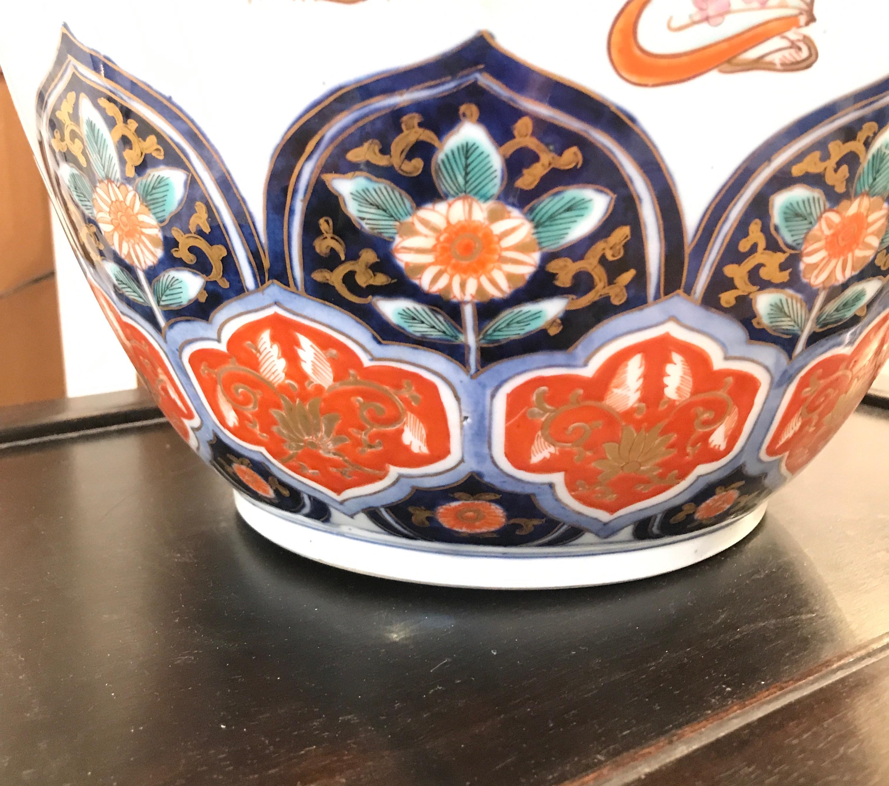 Large 19th Century Hand Painted Imari Porcelain Vase Meiji Period For Sale 2