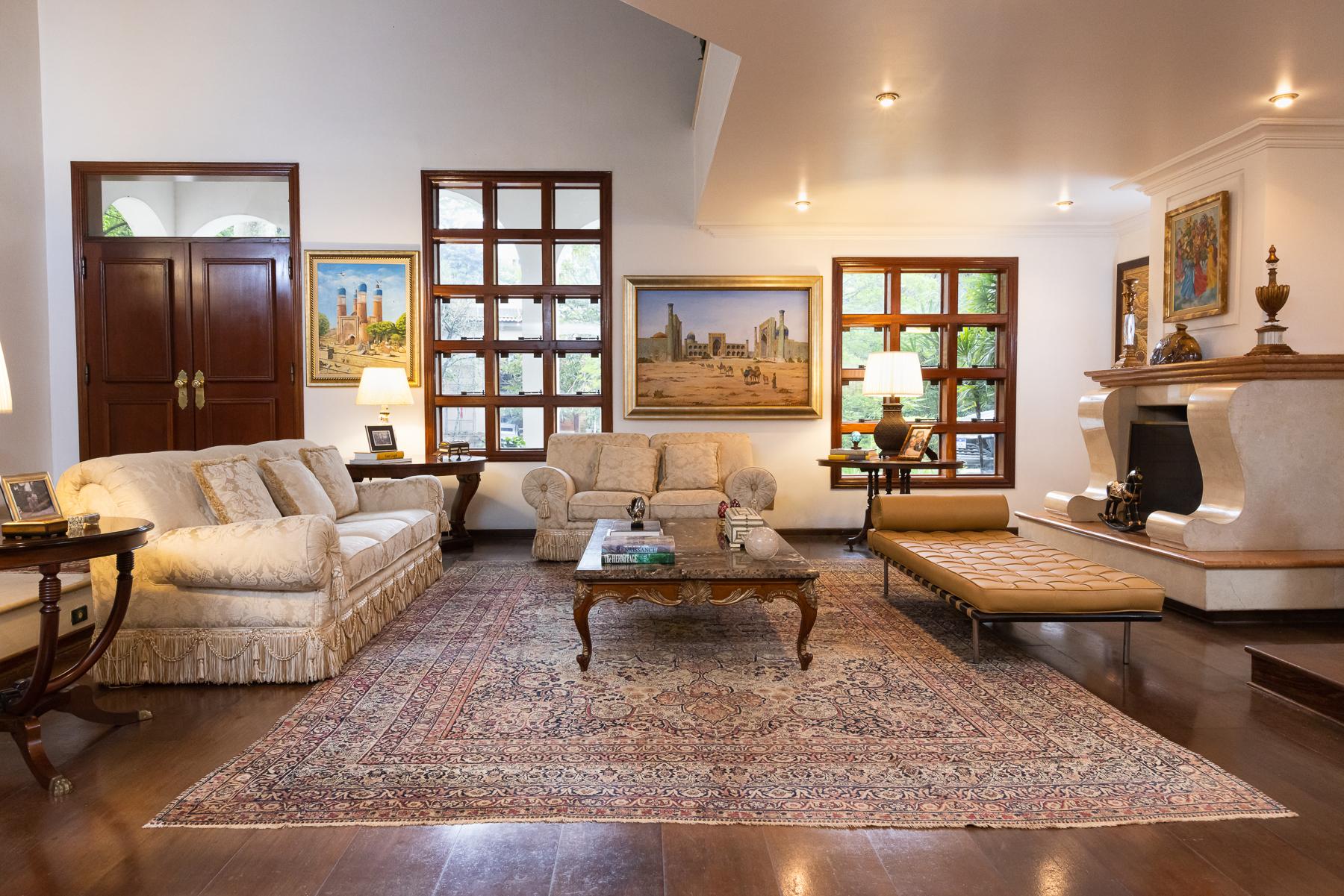 Large 19th Century Handwoven Kerman Lavar Carpet in Soft Earth and Rose Tones For Sale 1