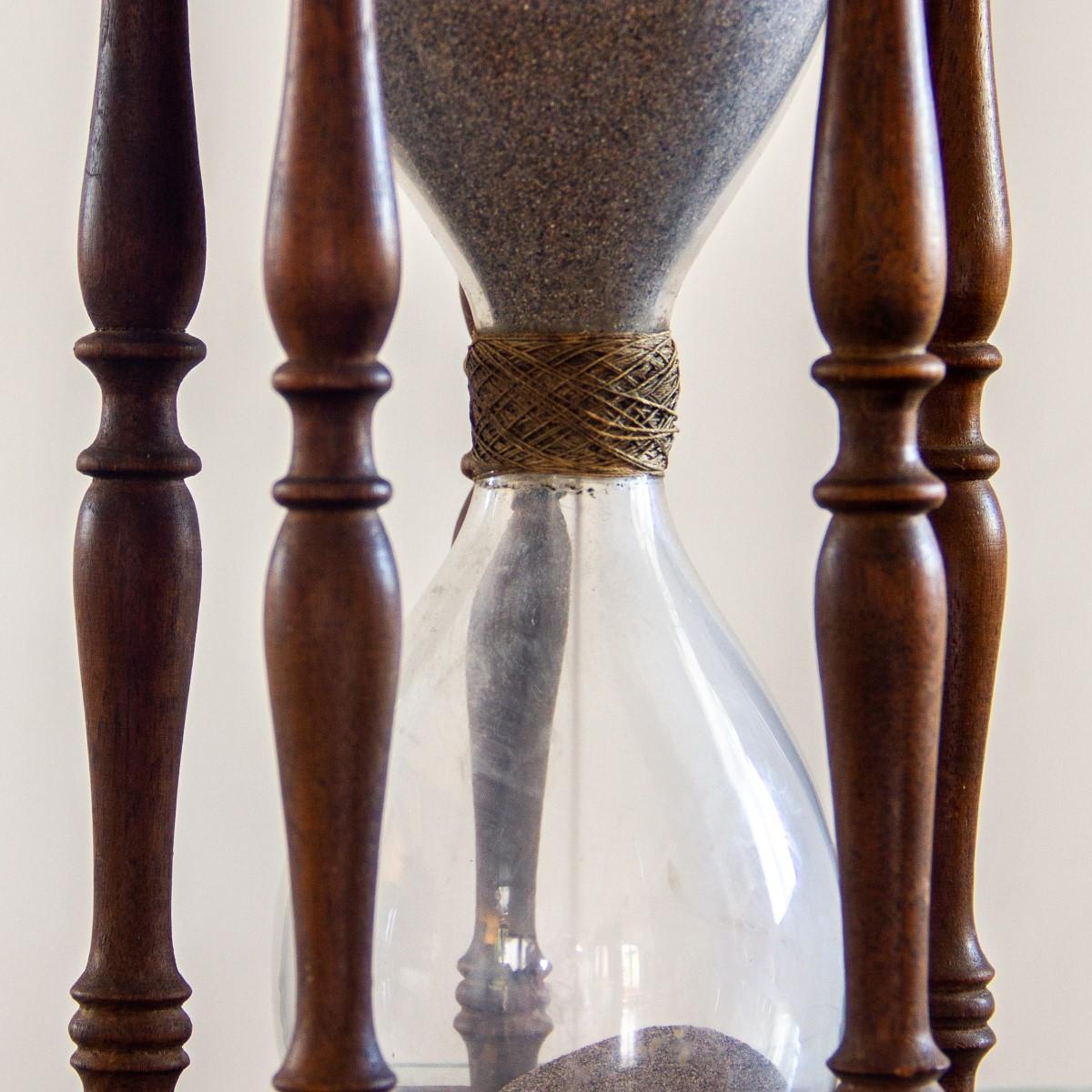 Large 19th Century Hourglass In Good Condition In Donhead St Mary, Wiltshire