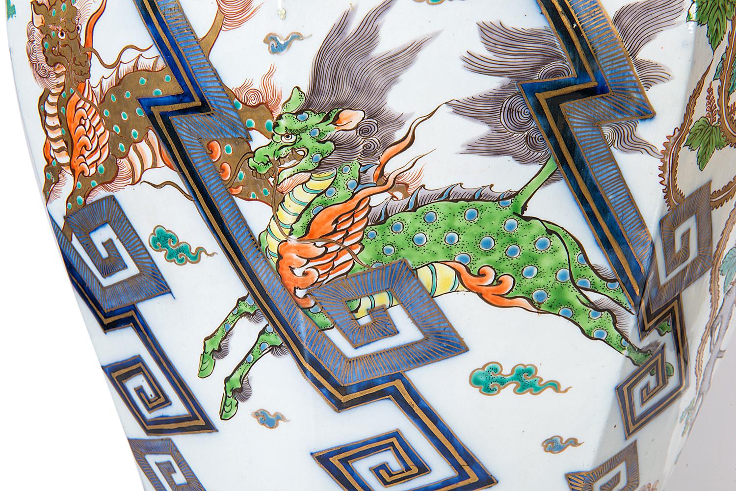 Grande vaso con coperchio Imari del XIX secolo in vendita 2