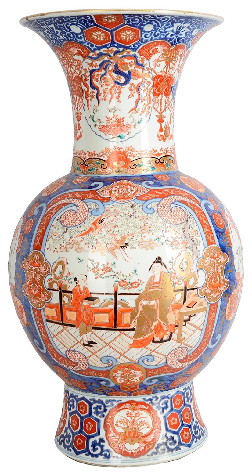 Large 19th Century Imari Vase In Good Condition For Sale In Brighton, Sussex