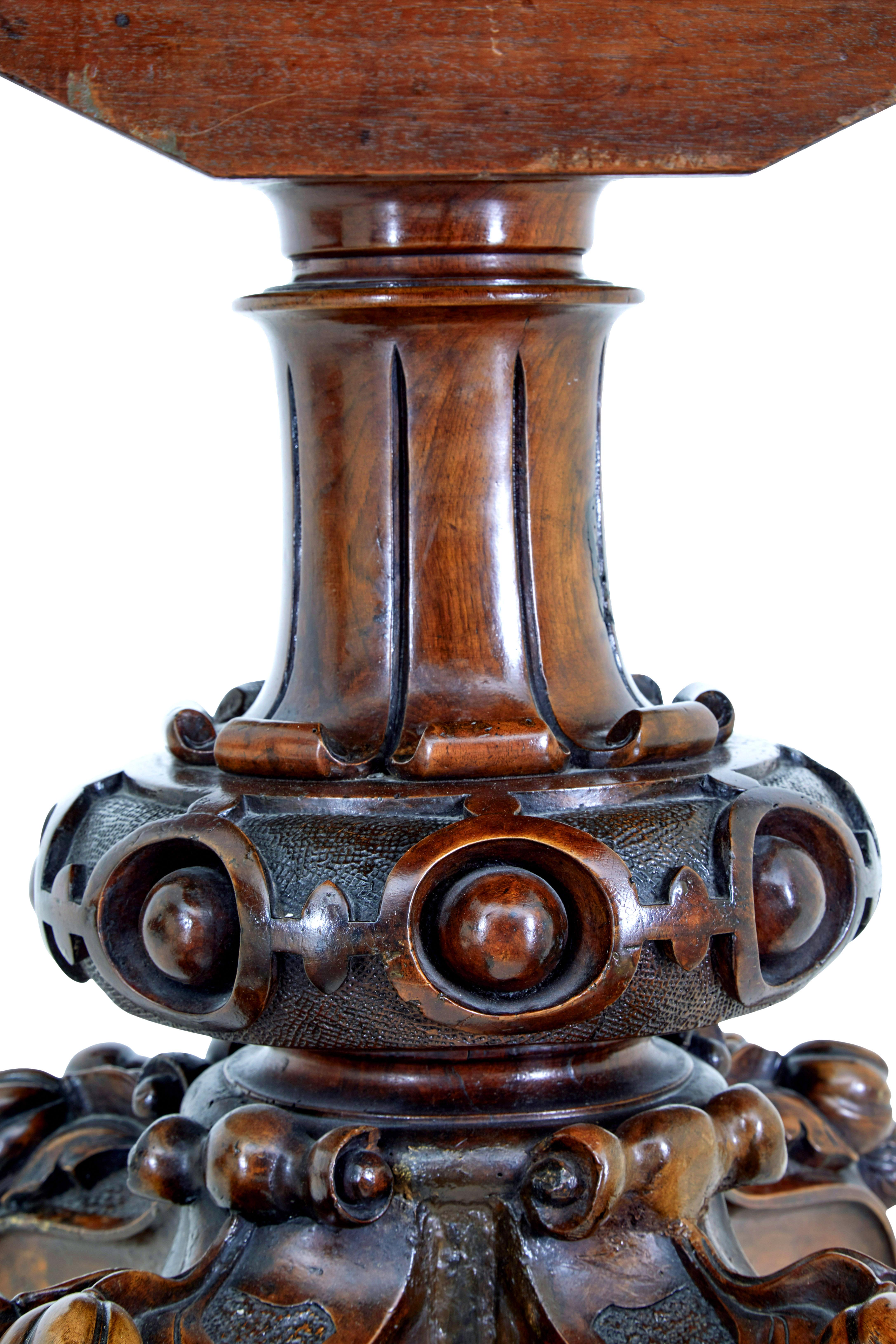 Walnut Large 19th century inlaid walnut tilt top table For Sale