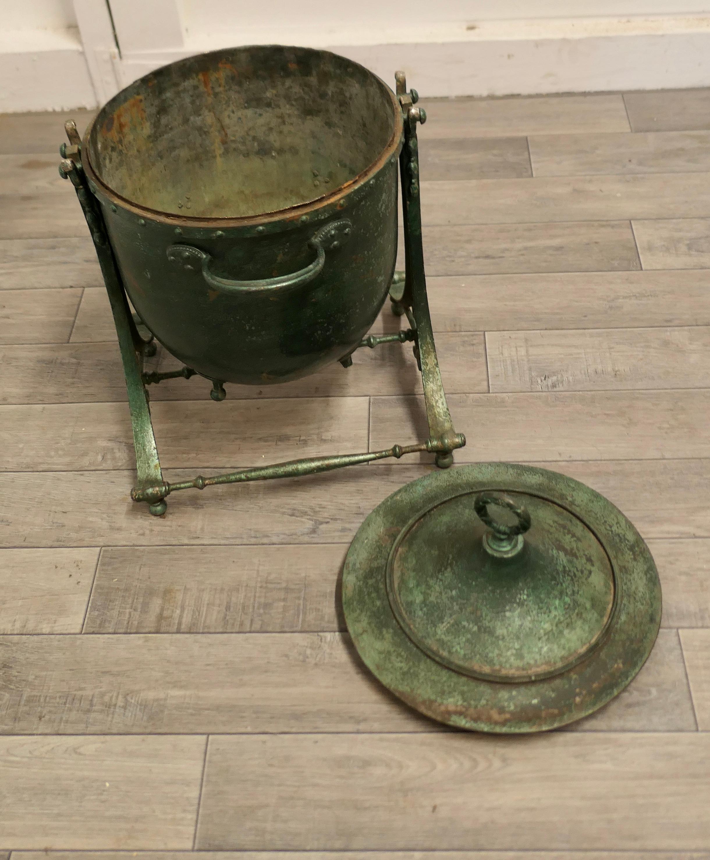 Gran olla de hierro del siglo XIX, caldero sobre soporte Industrial