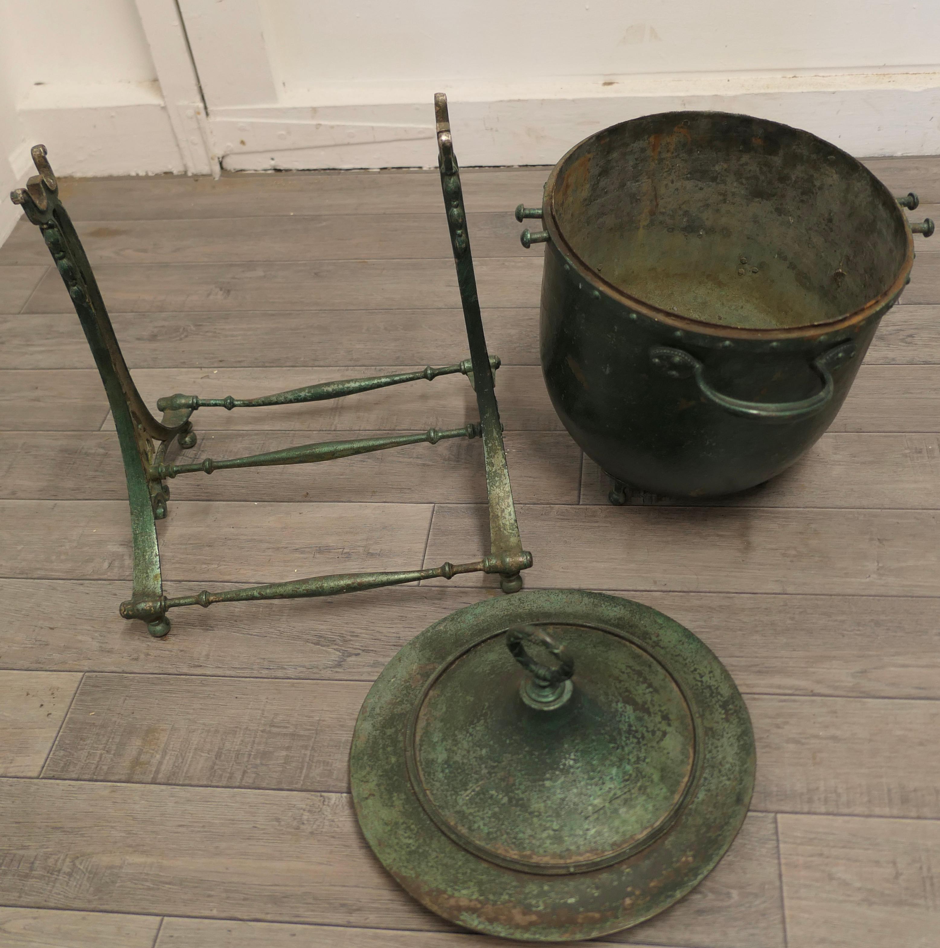 Large 19th Century Iron Pot, Cauldron on Stand   In Good Condition For Sale In Chillerton, Isle of Wight