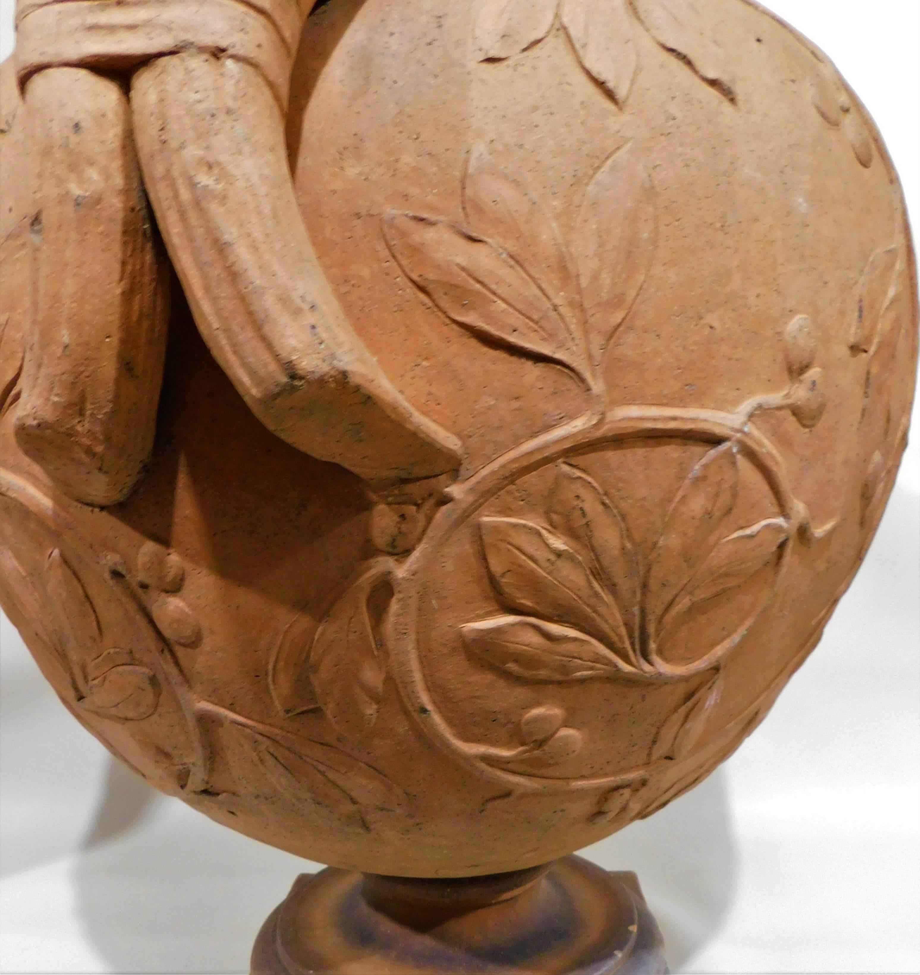 Große italienische Terrakotta-Urne im Jugendstil des 19. Jahrhunderts im Angebot 4