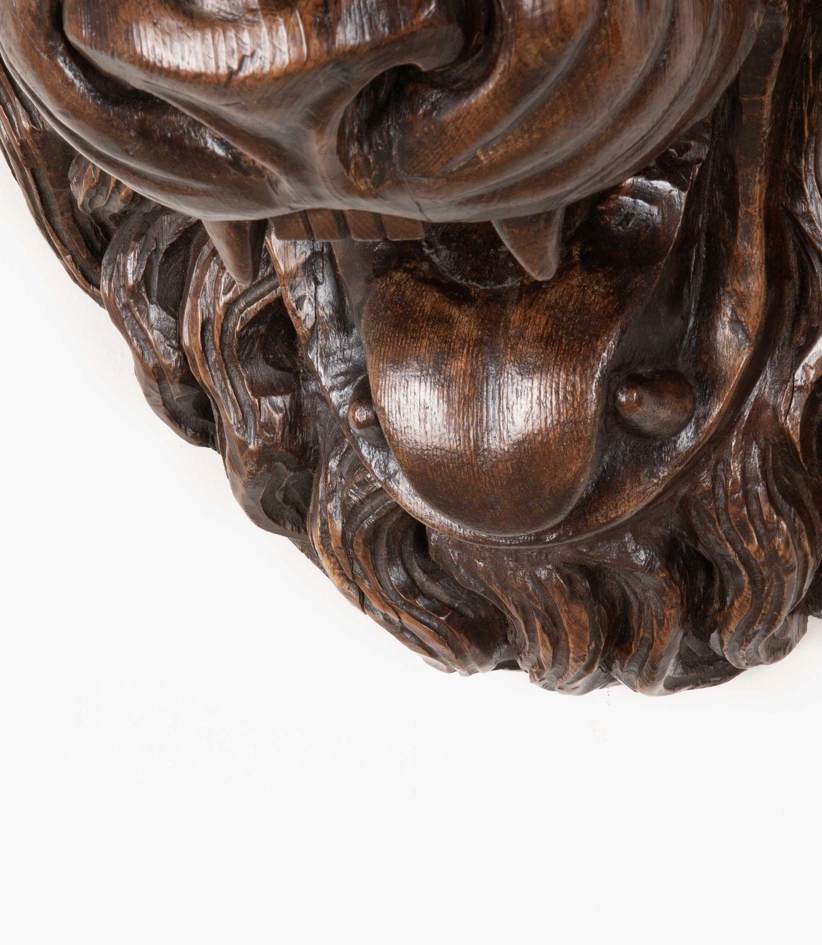 Gran Máscara de Pared de León Tallado Italiano del Siglo XIX en venta 4