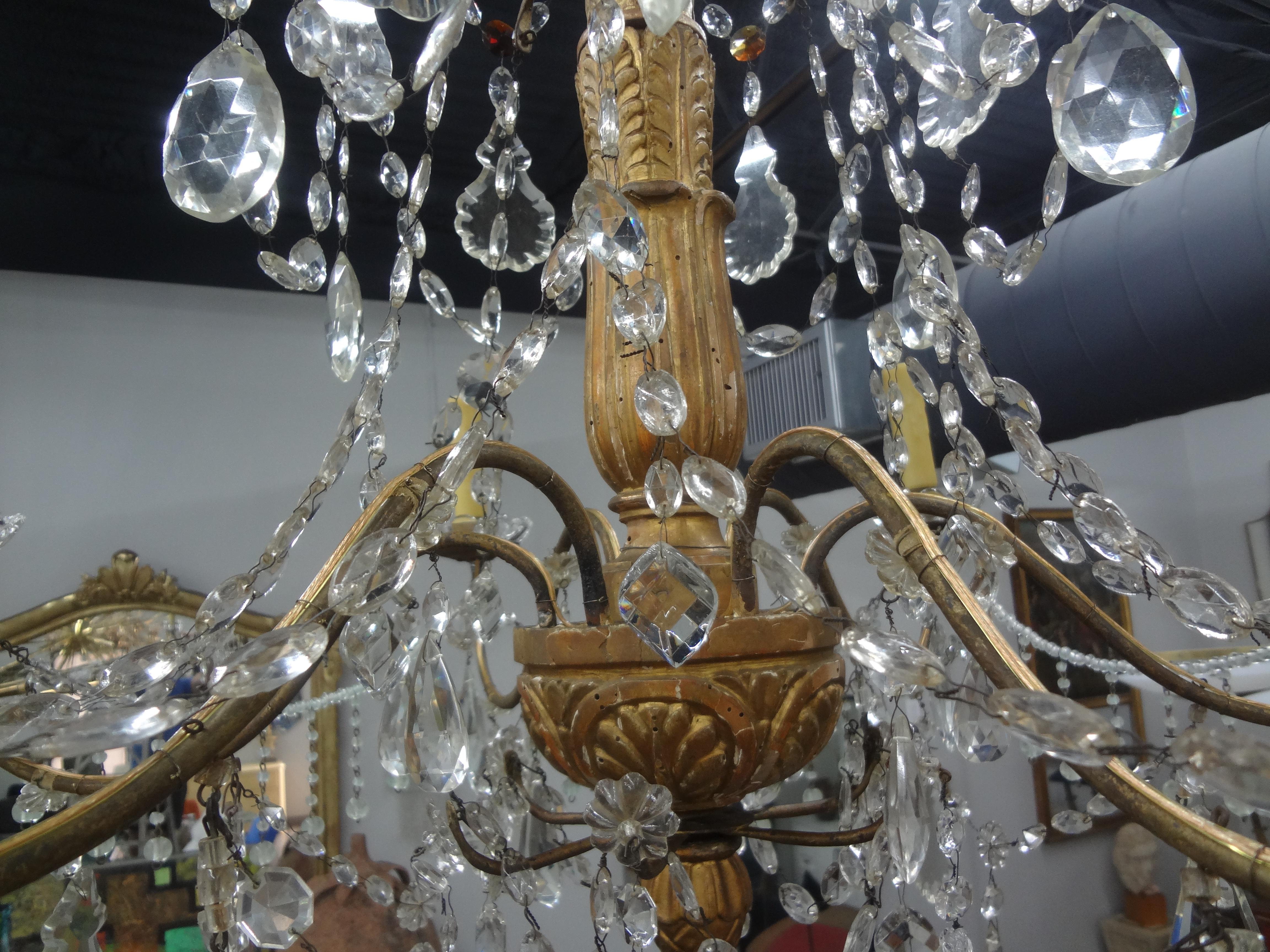 Grand lustre italien du 19ème siècle en bois doré de Gênes et cristal en vente 6