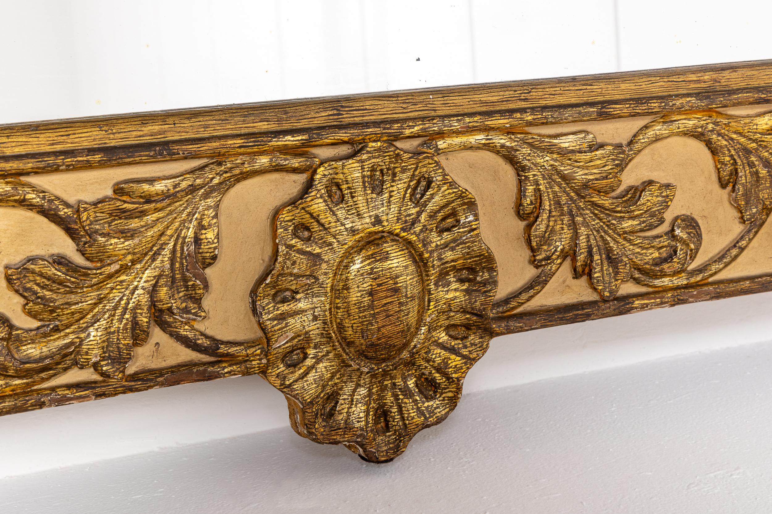 Grand miroir en bois doré italien du 19e siècle en vente 2