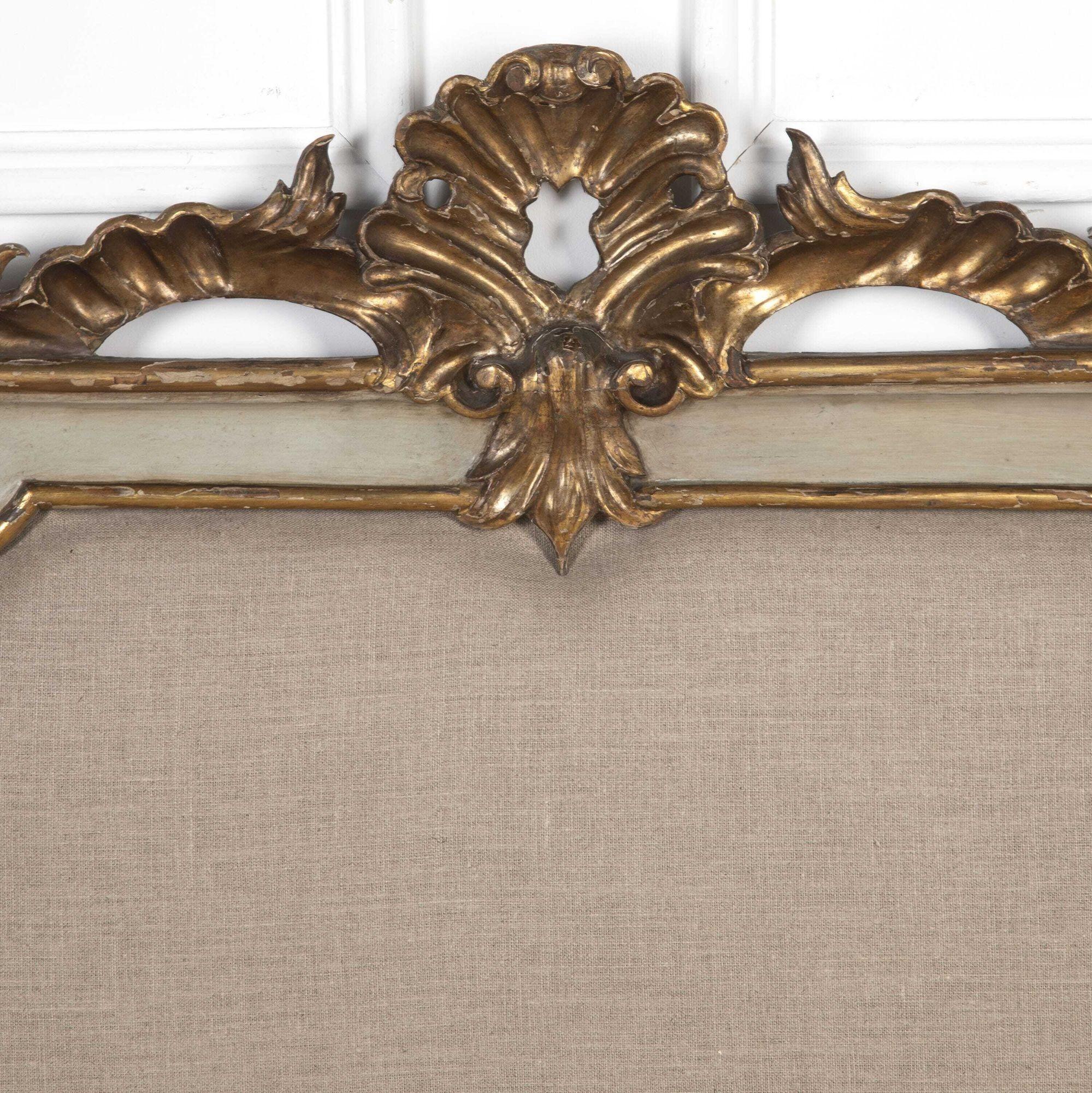 Grande tête de lit italienne tapissée en bois doré du 19ème siècle en vente 1