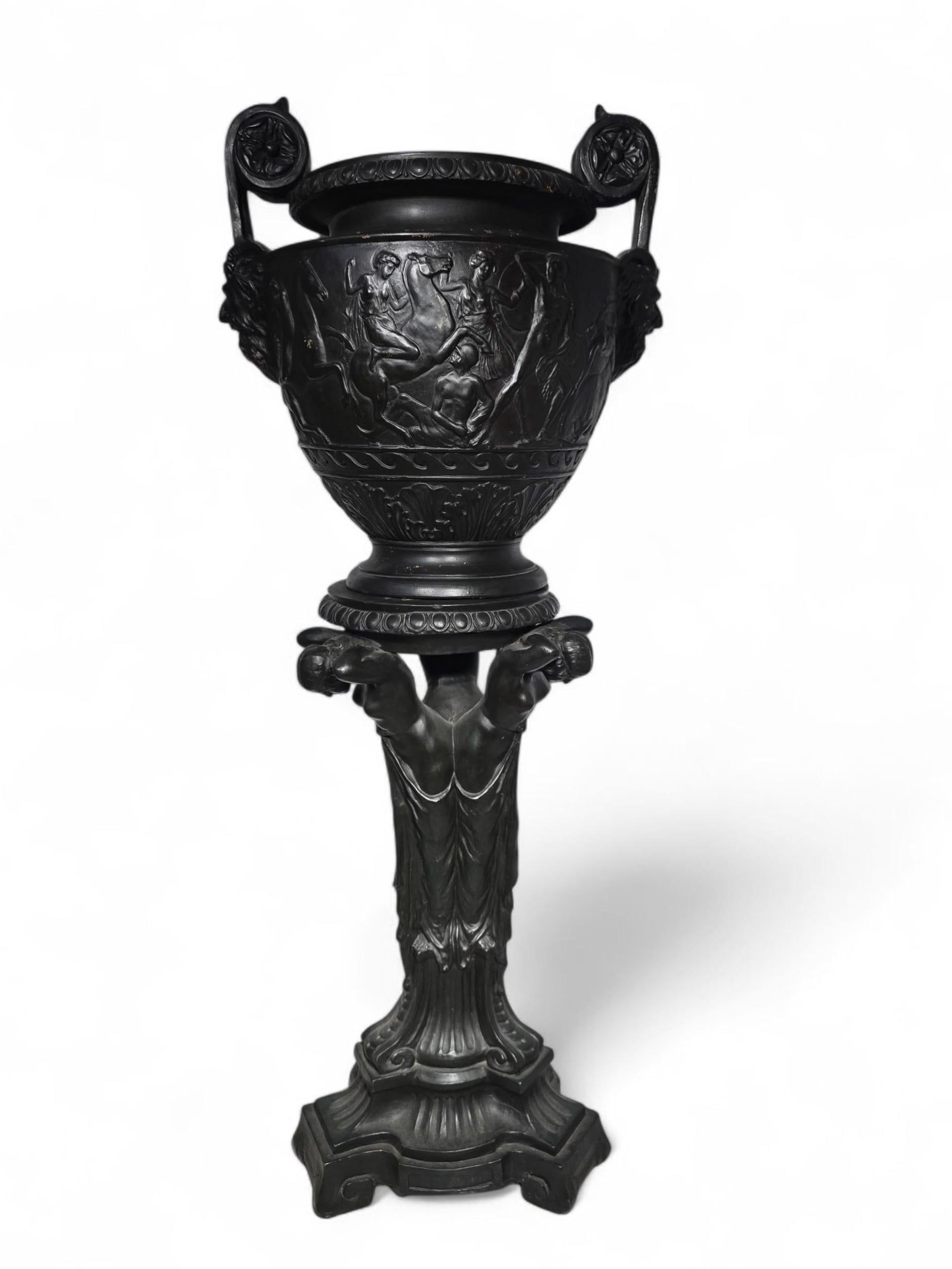 Fine XIX secolo Grande vaso in terracotta in stile greco italiano del XIX secolo con piedistallo in vendita