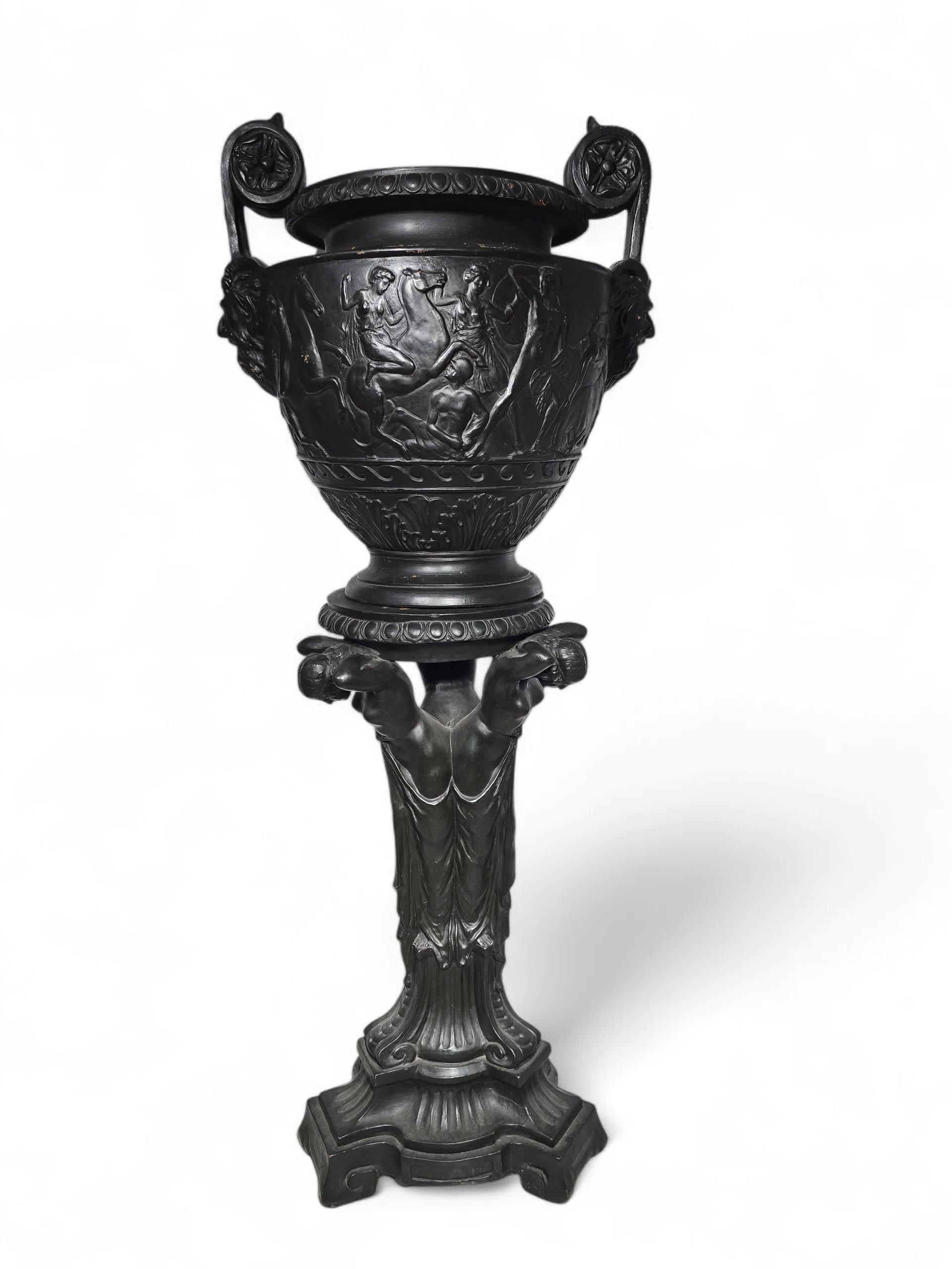 Terracotta Grande vaso in terracotta in stile greco italiano del XIX secolo con piedistallo in vendita