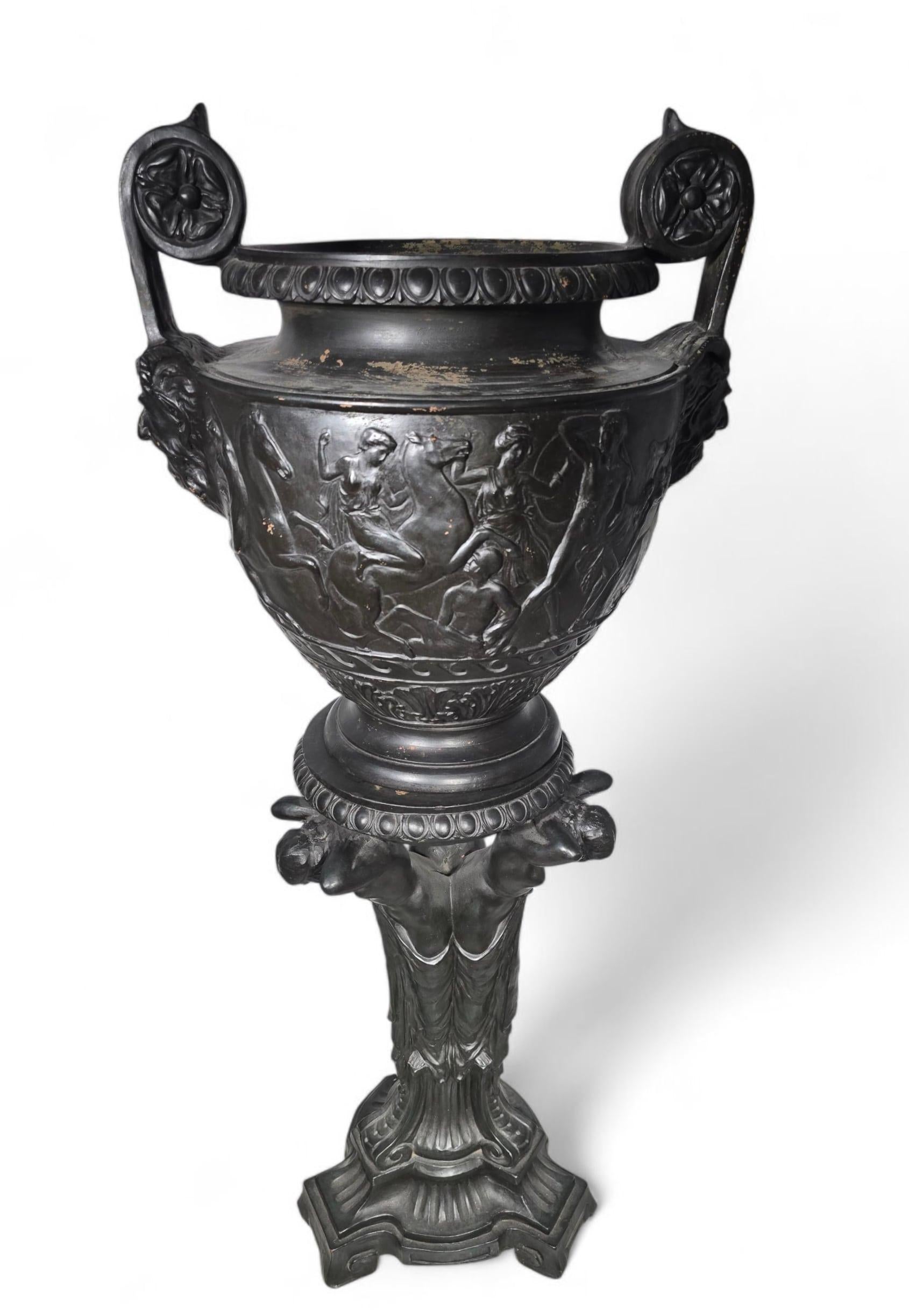 Grande vaso in terracotta in stile greco italiano del XIX secolo con piedistallo in vendita 1