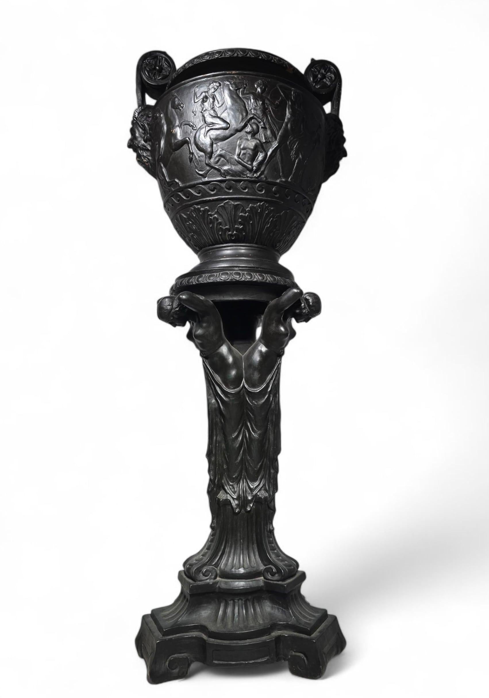 Grande vaso in terracotta in stile greco italiano del XIX secolo con piedistallo in vendita 4