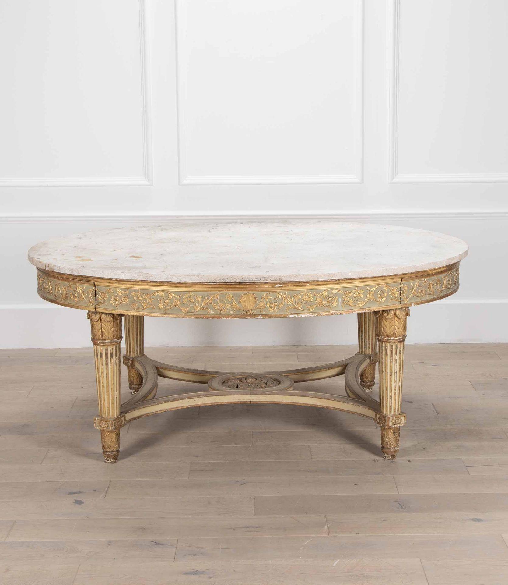 Milieu du XIXe siècle Grande table centrale ovale italienne du 19ème siècle en vente