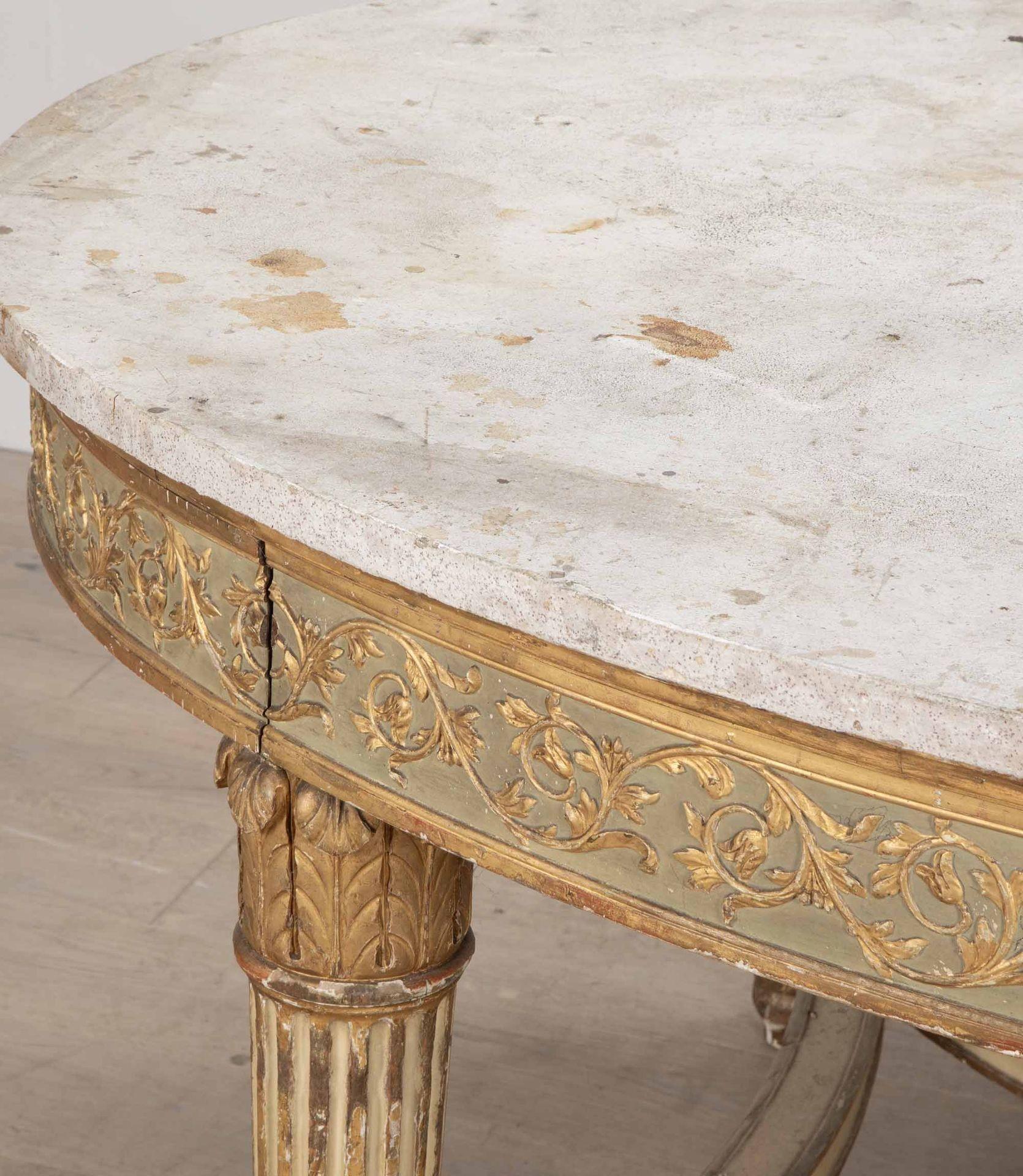 Grande table centrale ovale italienne du 19ème siècle en vente 2