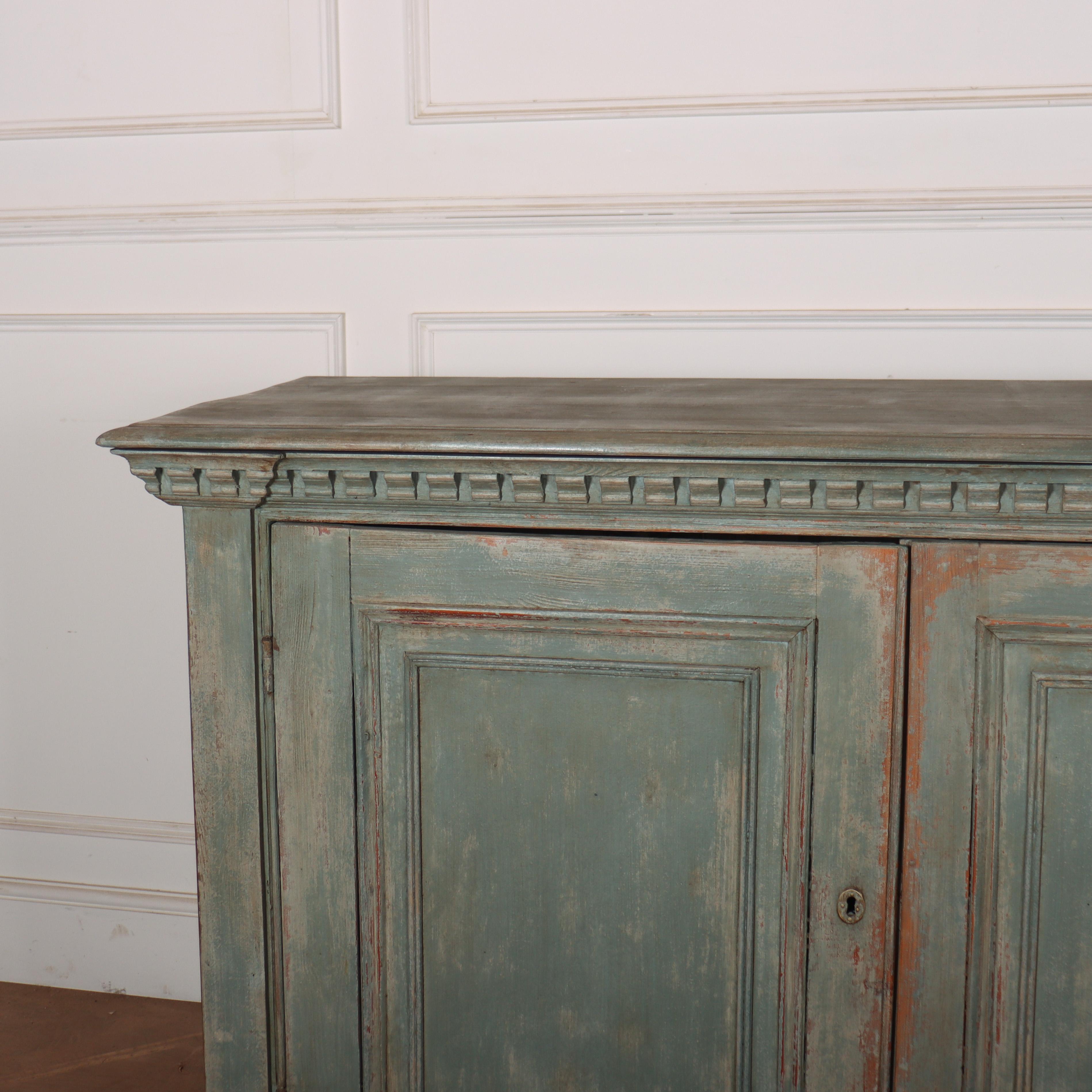 Large 19th Century Italian Painted Sideboard In Good Condition For Sale In Leamington Spa, Warwickshire