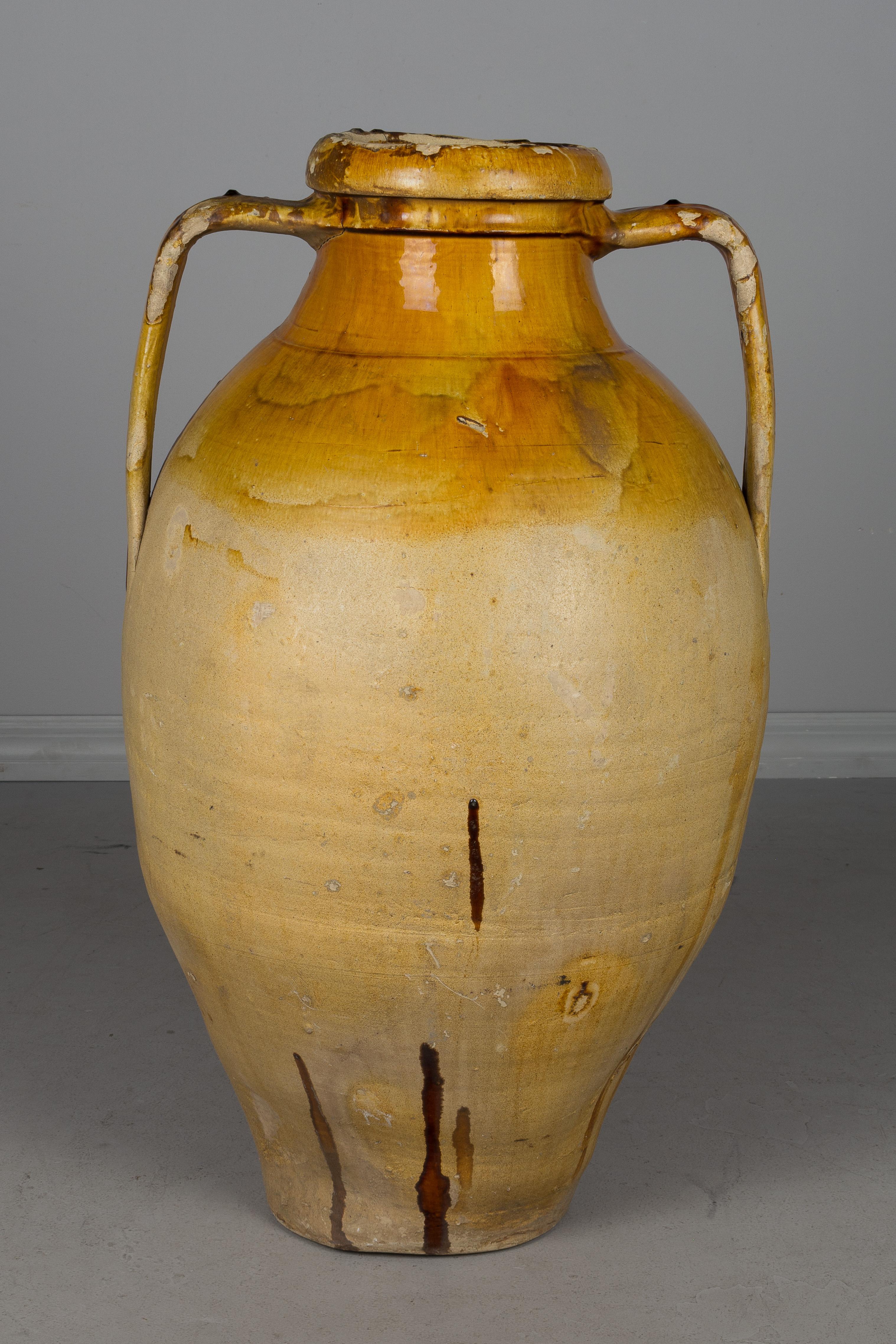 Large 19th Century Italian Terracotta Urn In Good Condition In Winter Park, FL