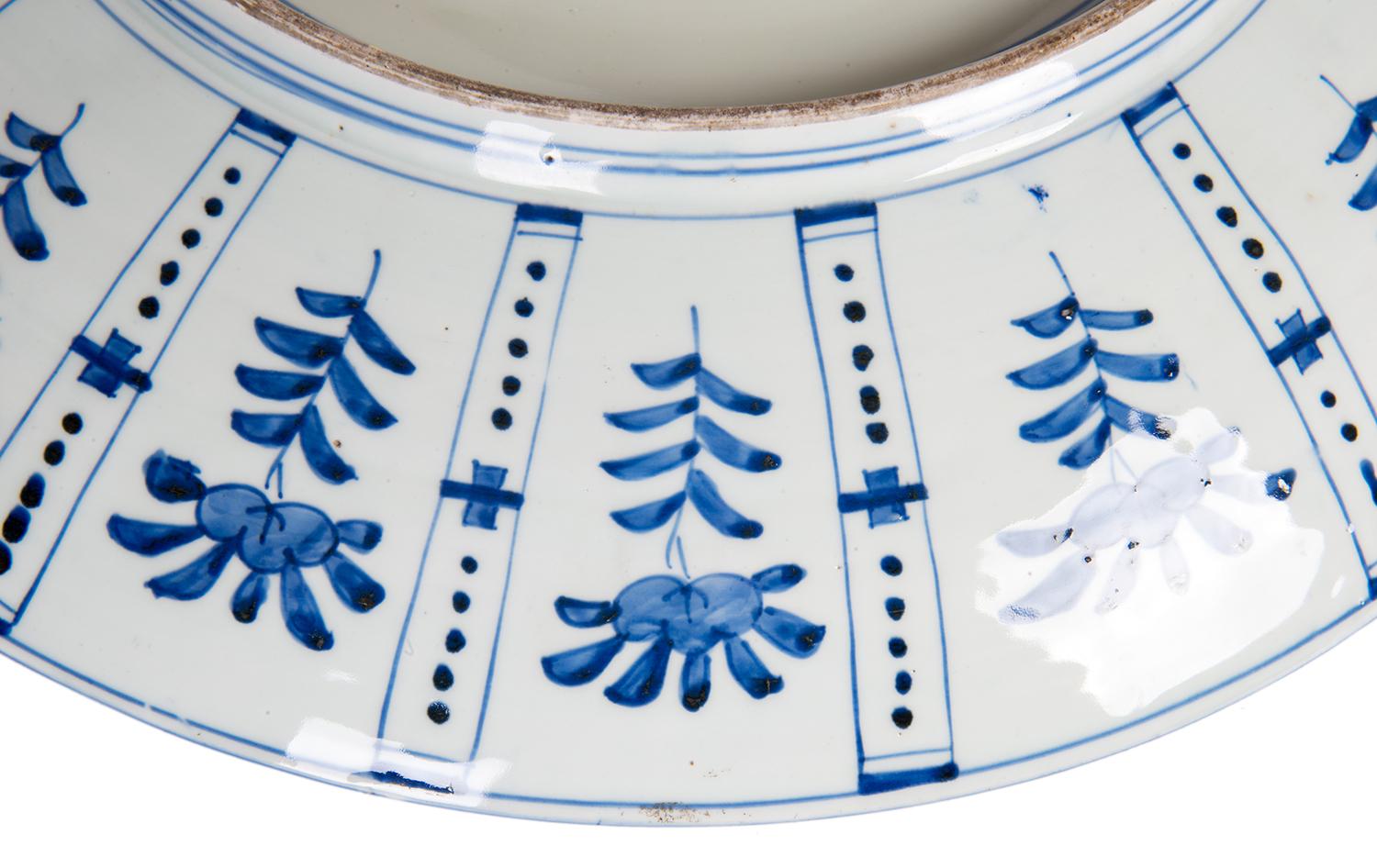 Large 19th Century Japanese Blue and White Charger In Good Condition In Brighton, Sussex