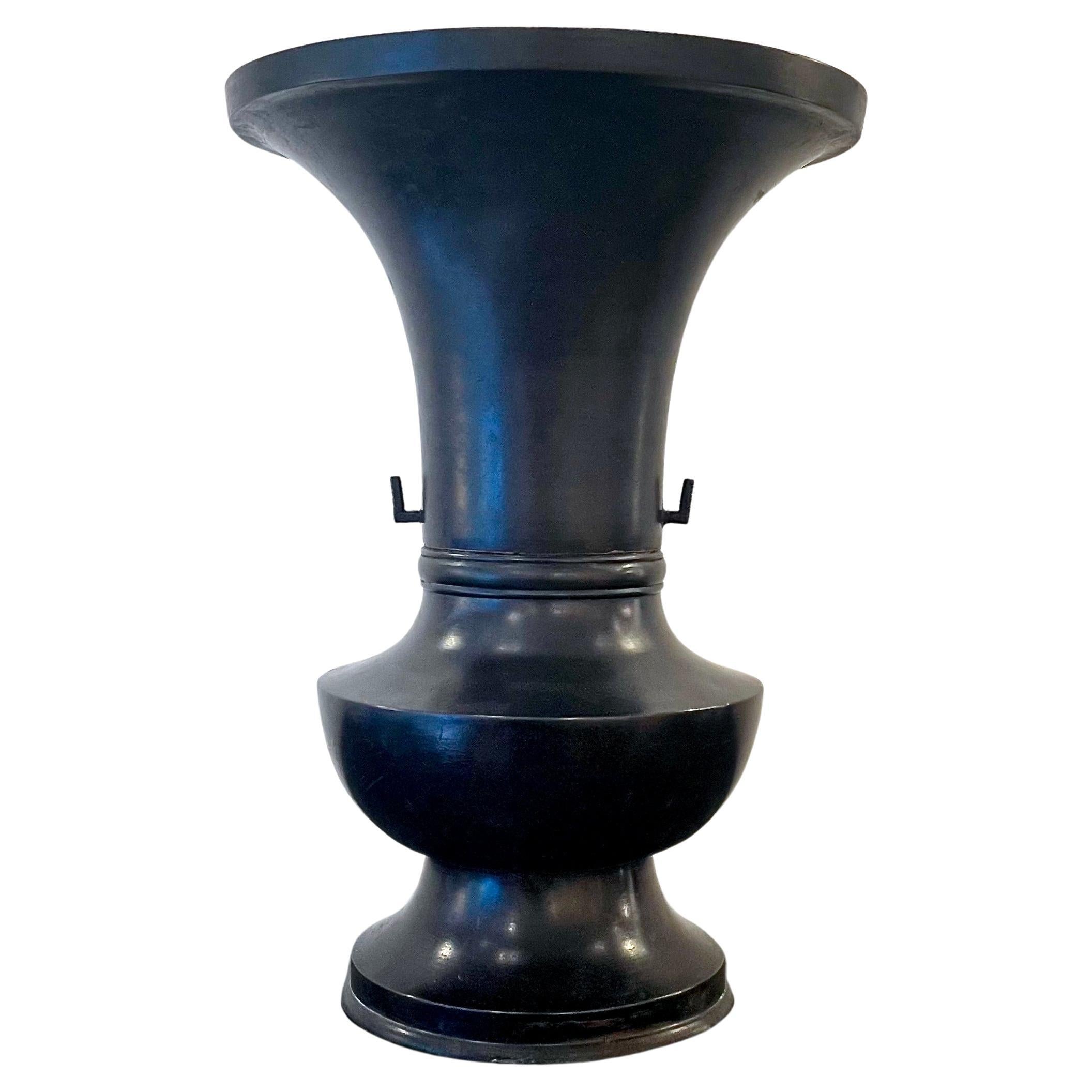 Grande vaso Meiji in bronzo del 1850 circa in vendita