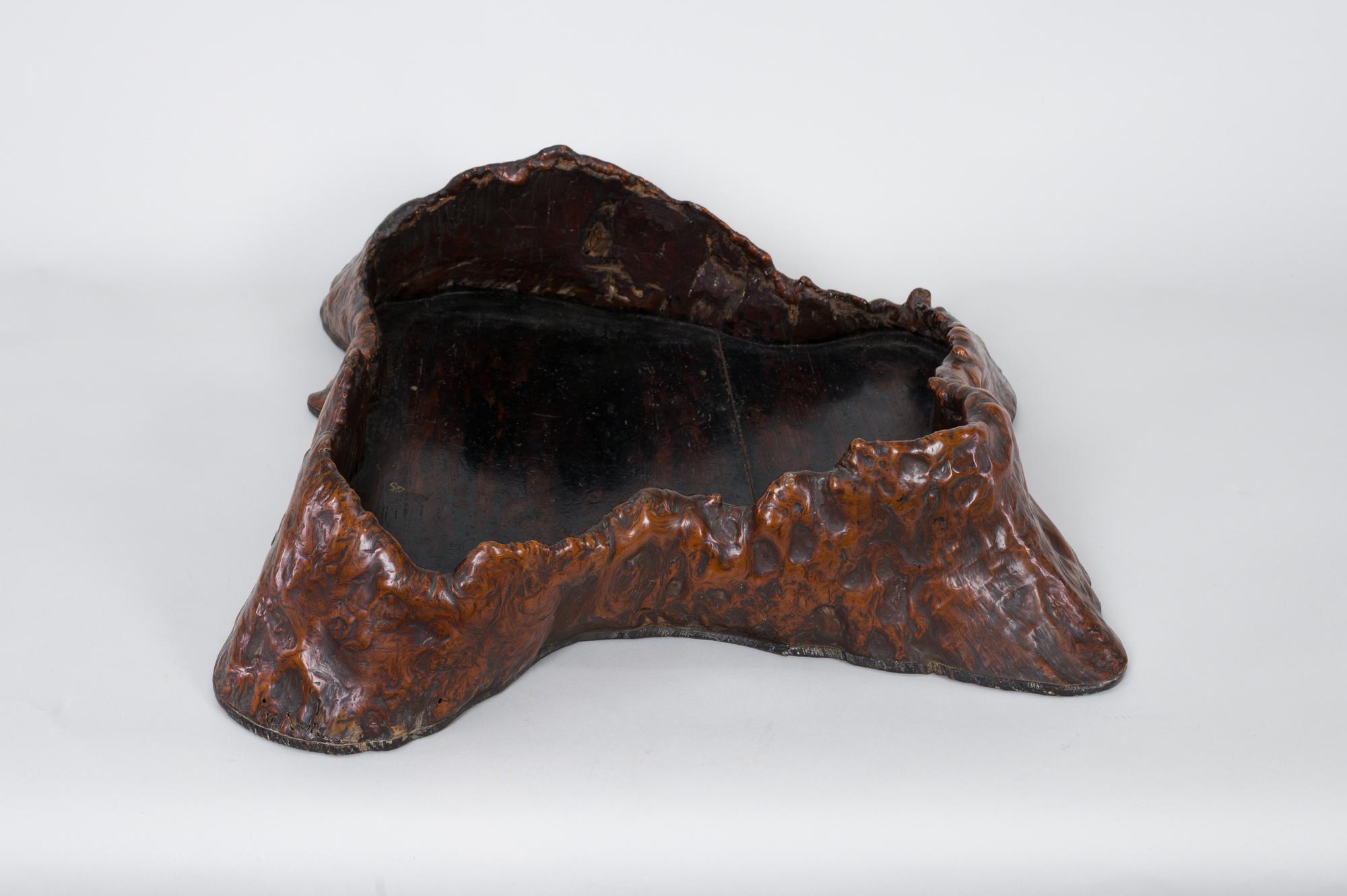 XIXe siècle Grand plateau de présentation japonais en bois de ronce du 19ème siècle en vente