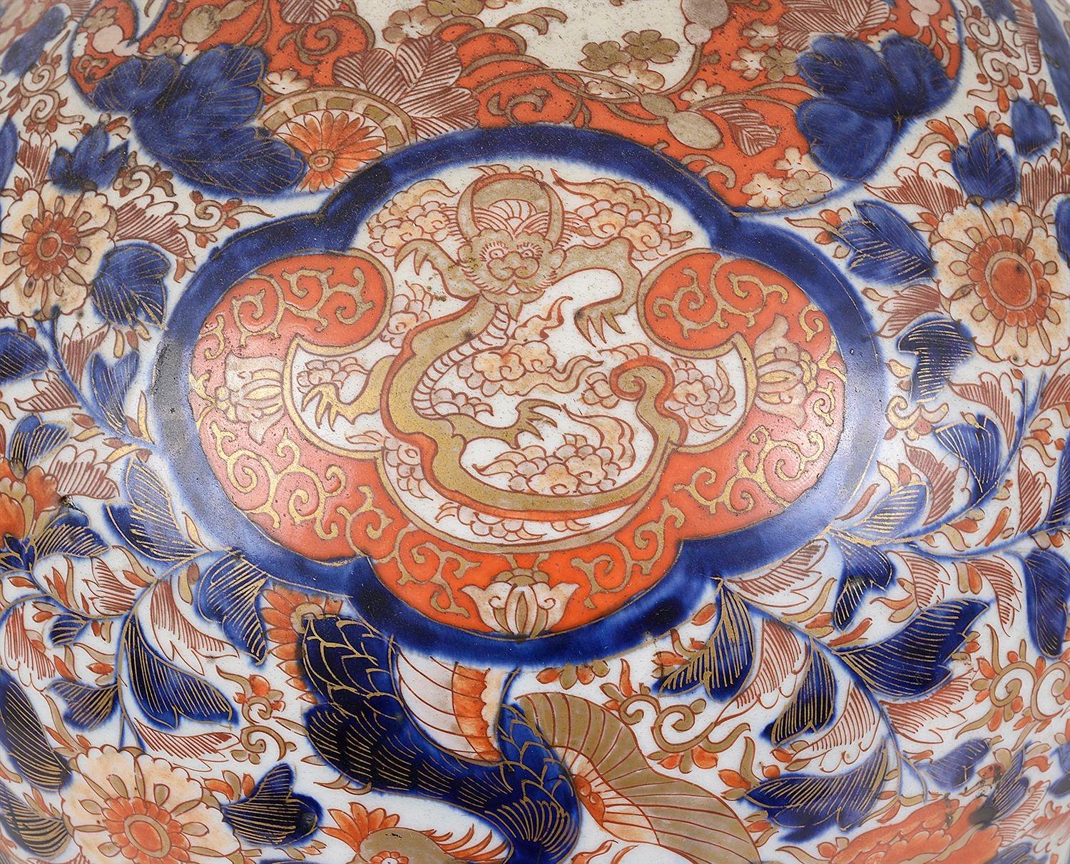 Grande vaso a bottiglia Imari giapponese del XIX secolo. In condizioni buone in vendita a Brighton, Sussex