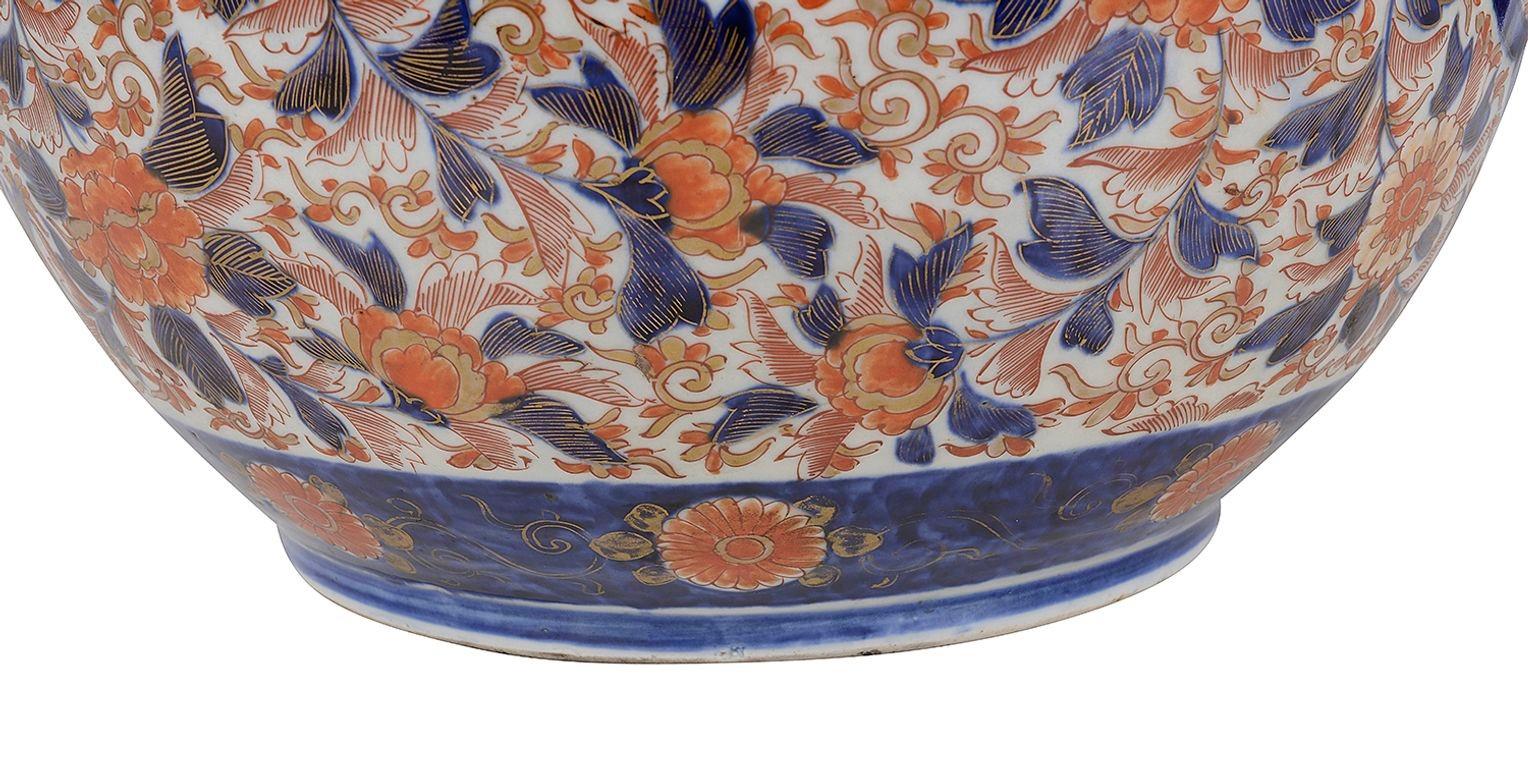 Porcellana Grande vaso a bottiglia Imari giapponese del XIX secolo. in vendita